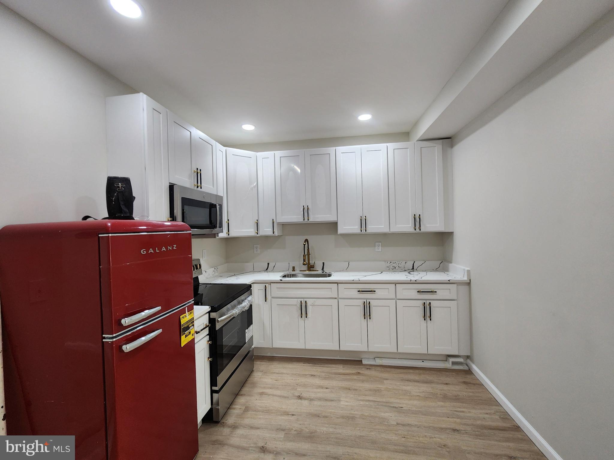 MIDDLE EAST - Commercial Sale