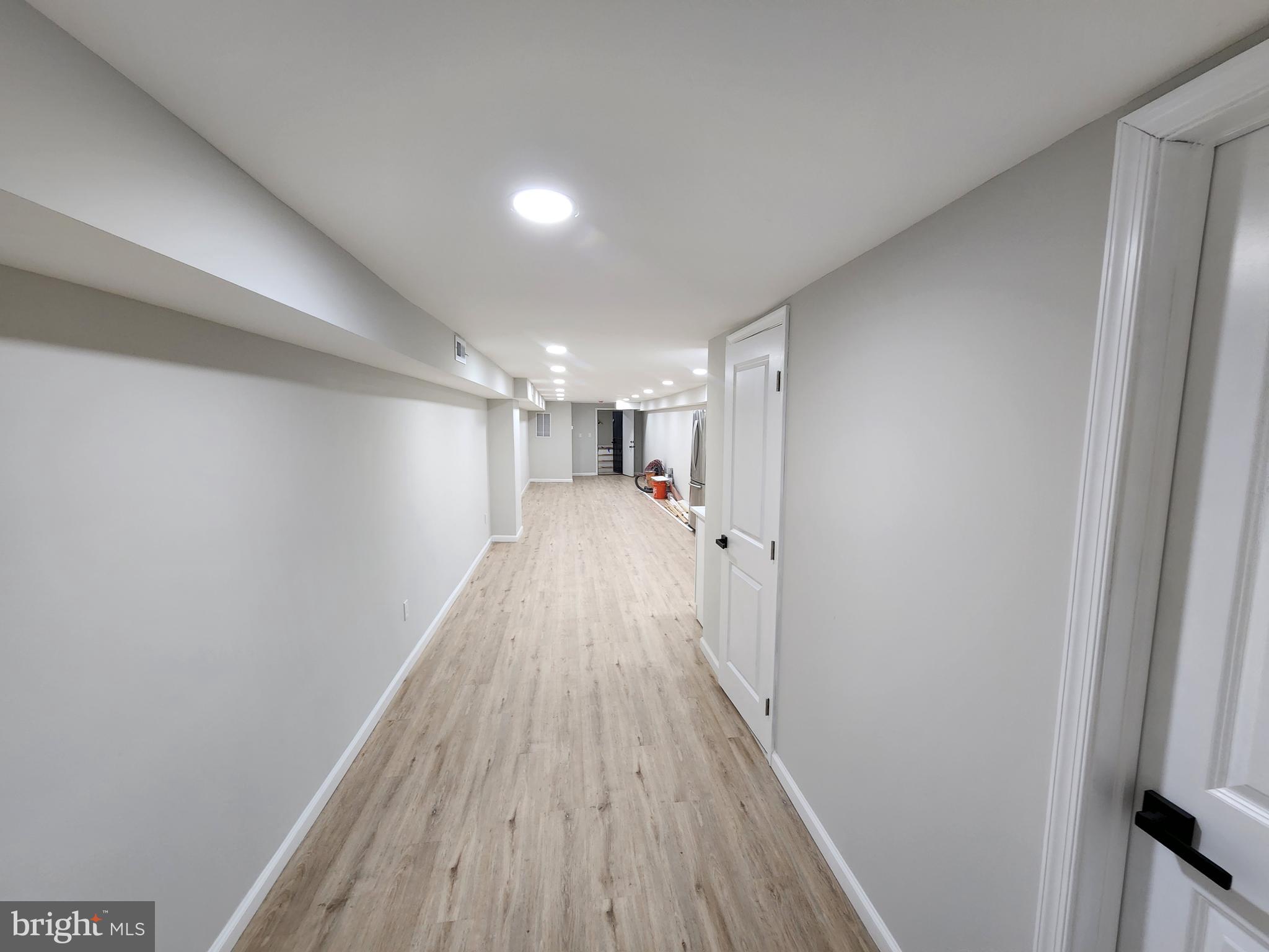 MIDDLE EAST - Commercial Sale