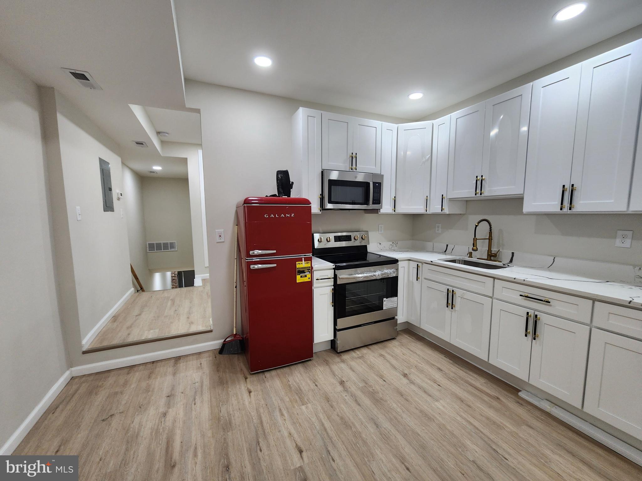 MIDDLE EAST - Commercial Sale