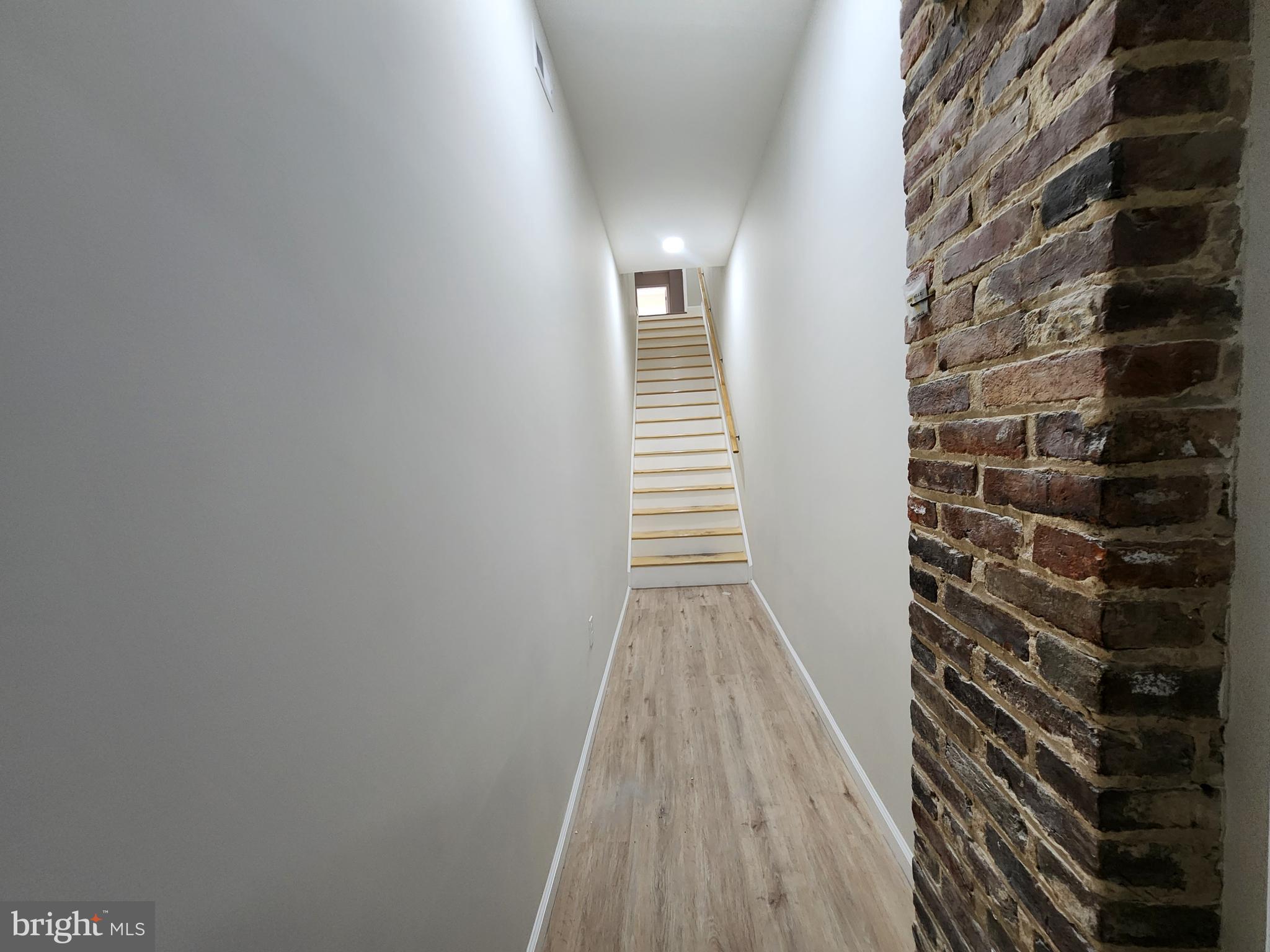 MIDDLE EAST - Commercial Sale