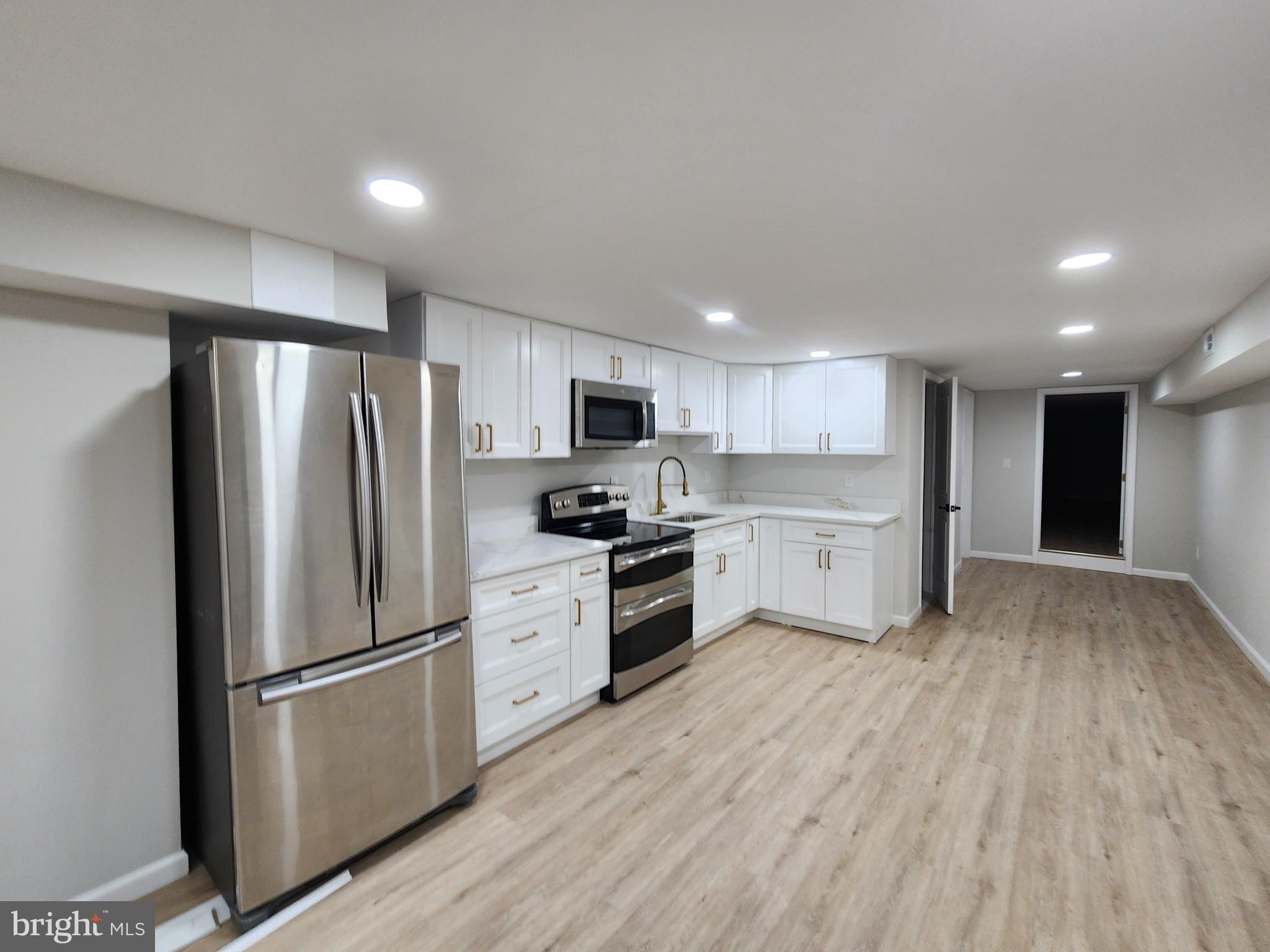 MIDDLE EAST - Commercial Sale