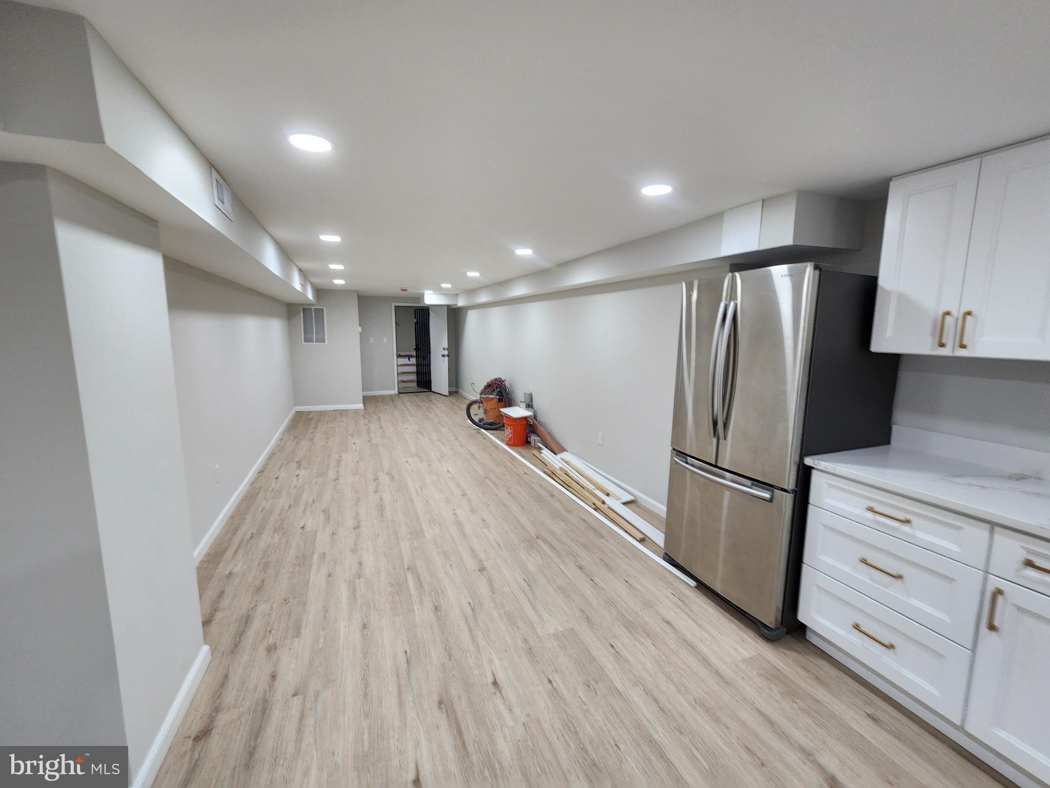 MIDDLE EAST - Commercial Sale