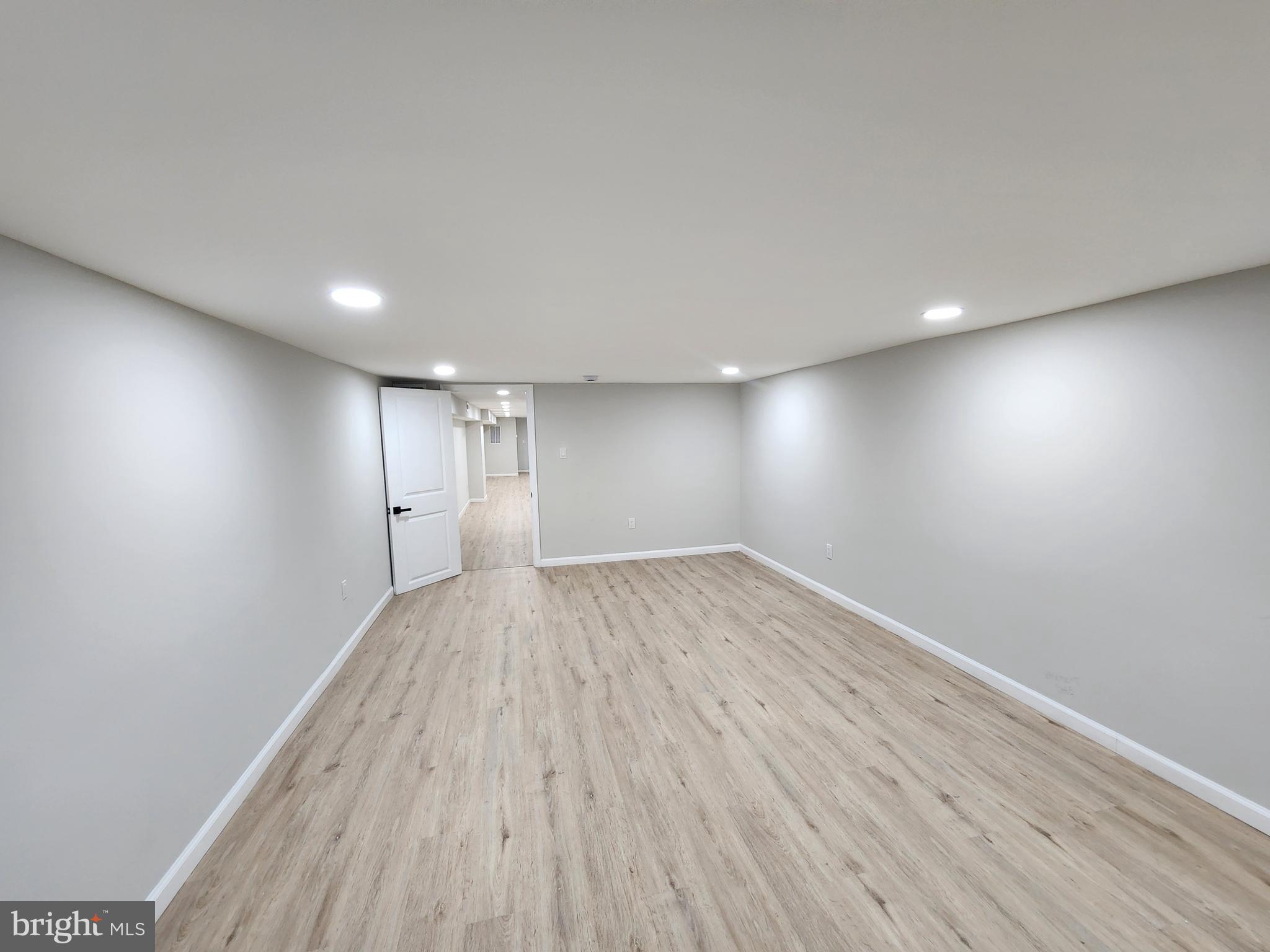 MIDDLE EAST - Commercial Sale