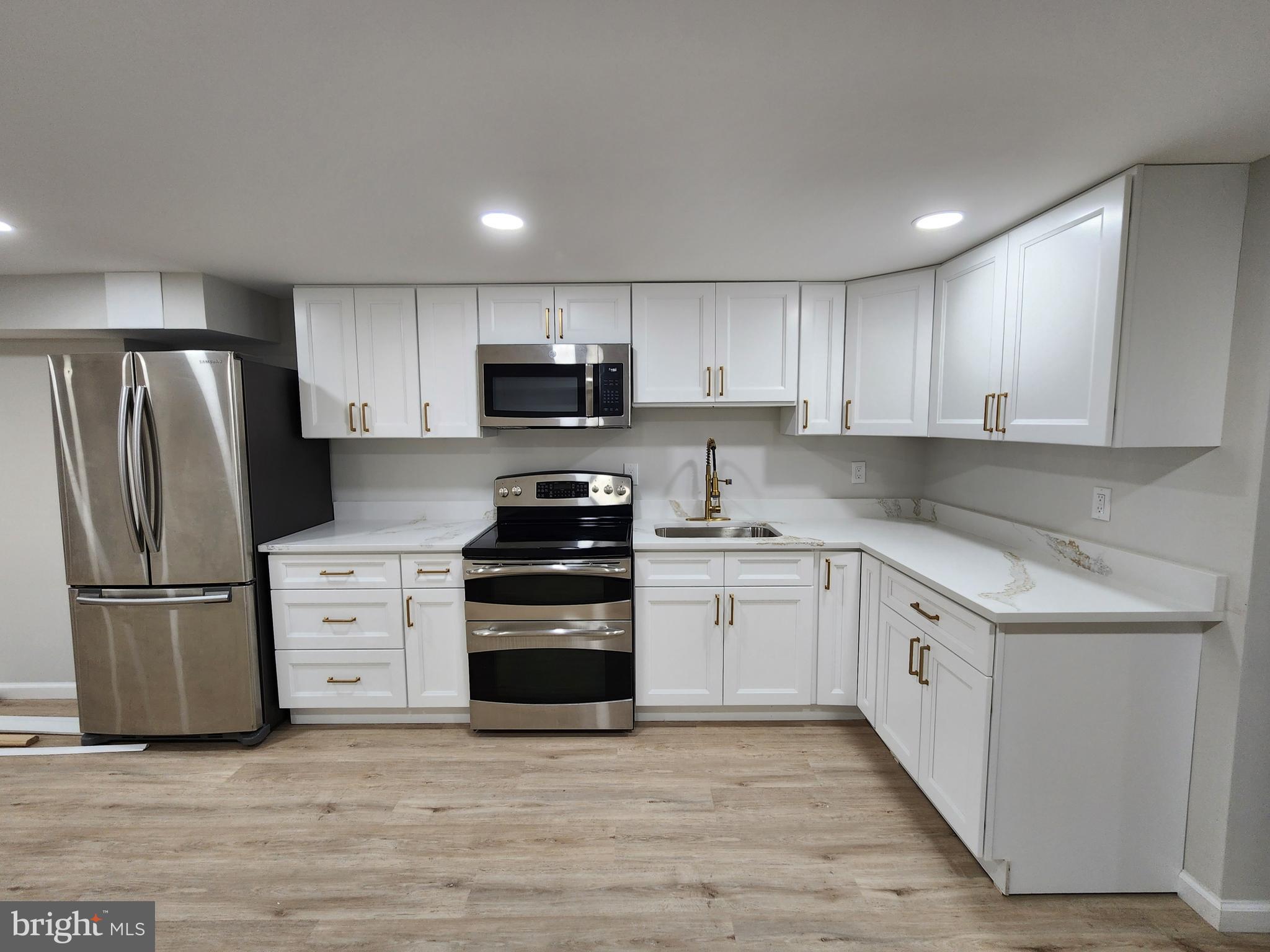 MIDDLE EAST - Commercial Sale