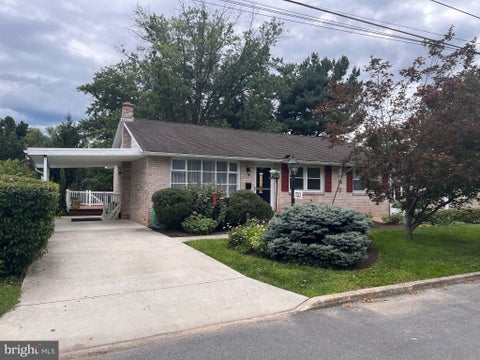Homes For Sale - 1915 Lincoln Street<br/> Cumberland County, CAMP HILL, PA 17011