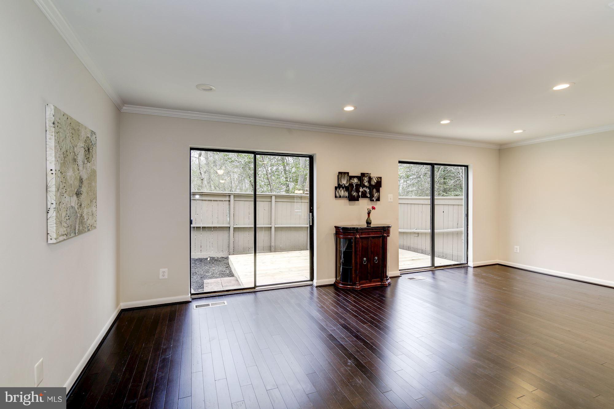 RESTON - Residential