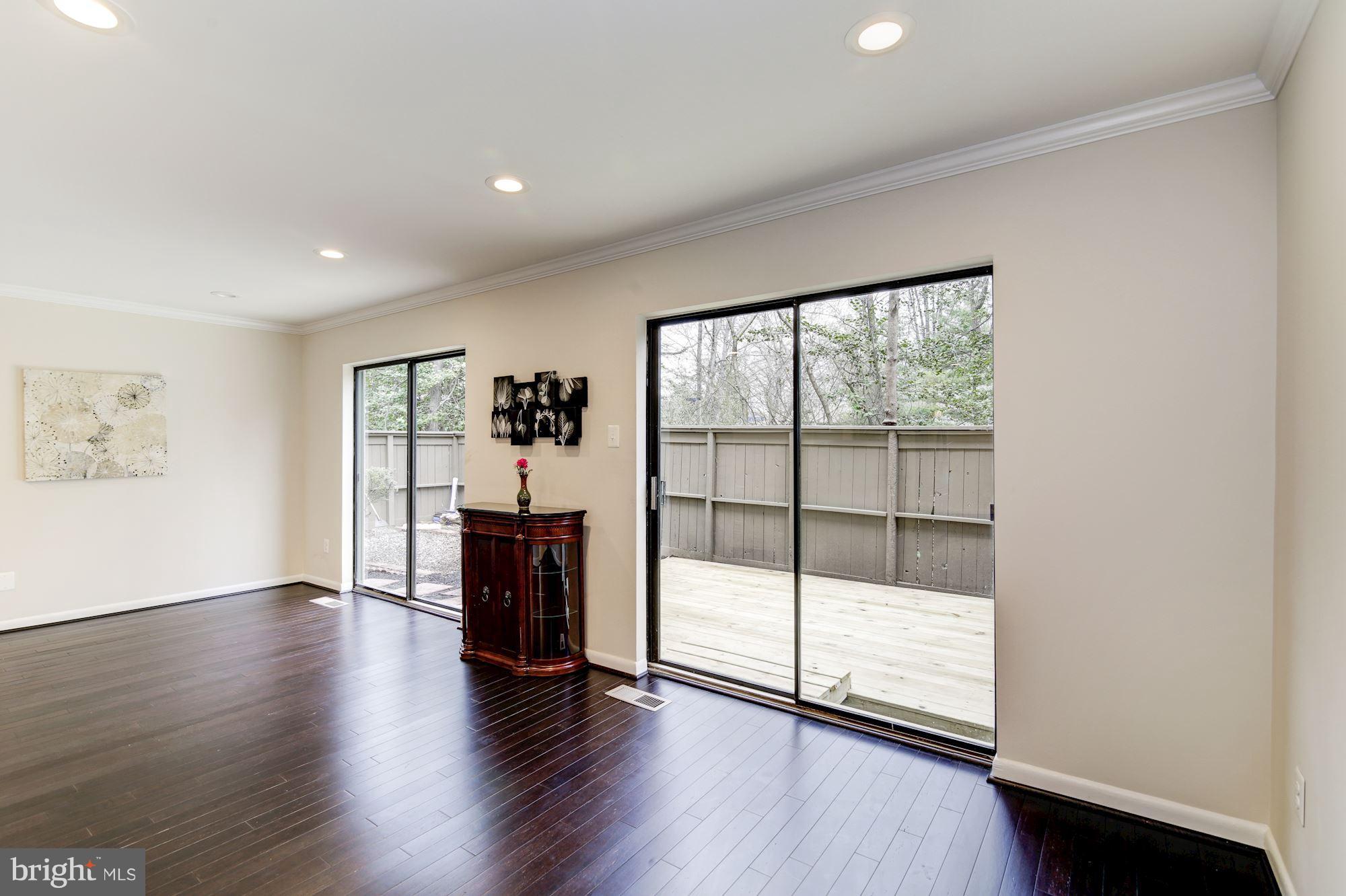 RESTON - Residential