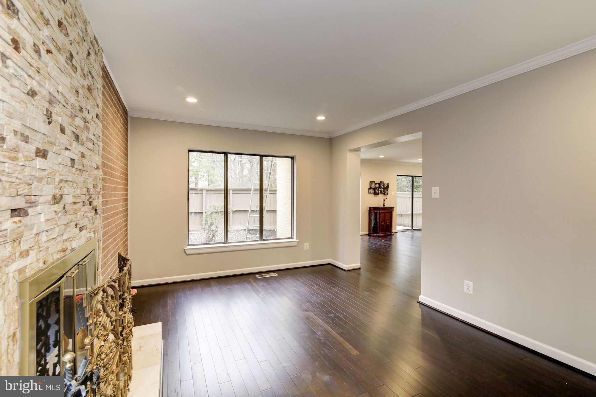 RESTON - Residential