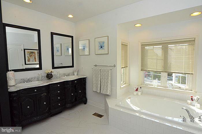 GLENSIDE FARMS - Residential