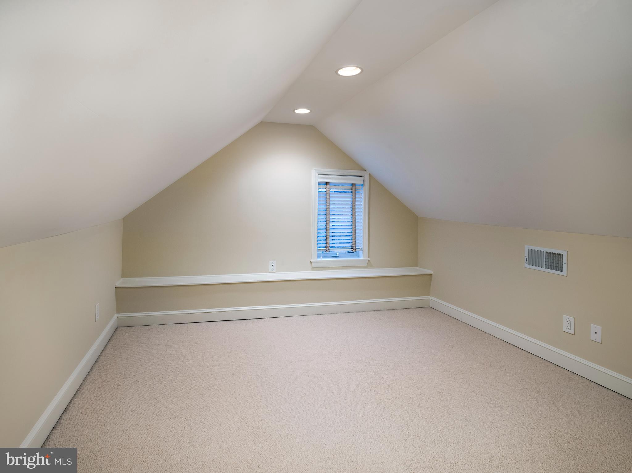 WYNNEWOOD - Residential