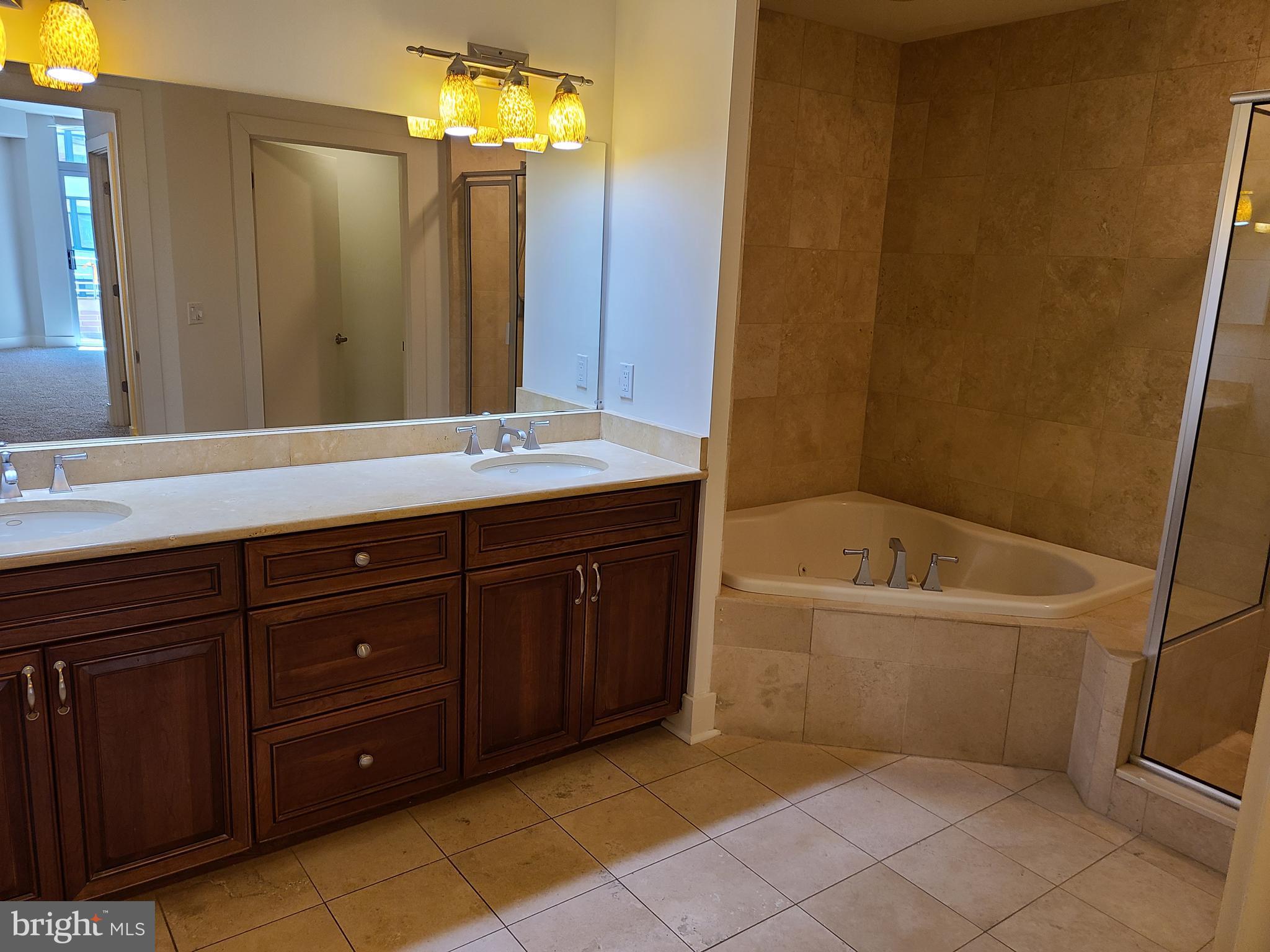 HARBOR EAST - Residential