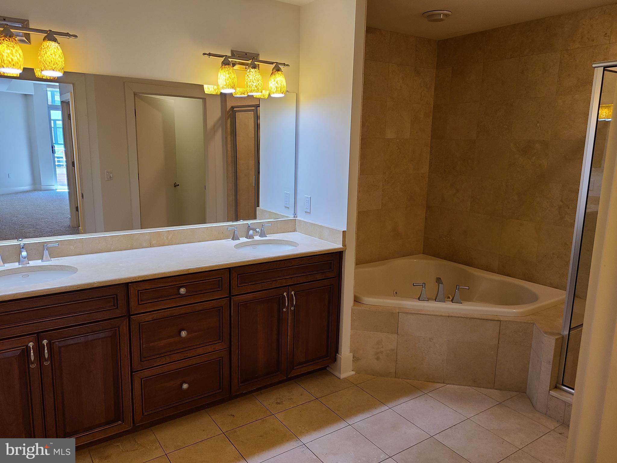 HARBOR EAST - Residential