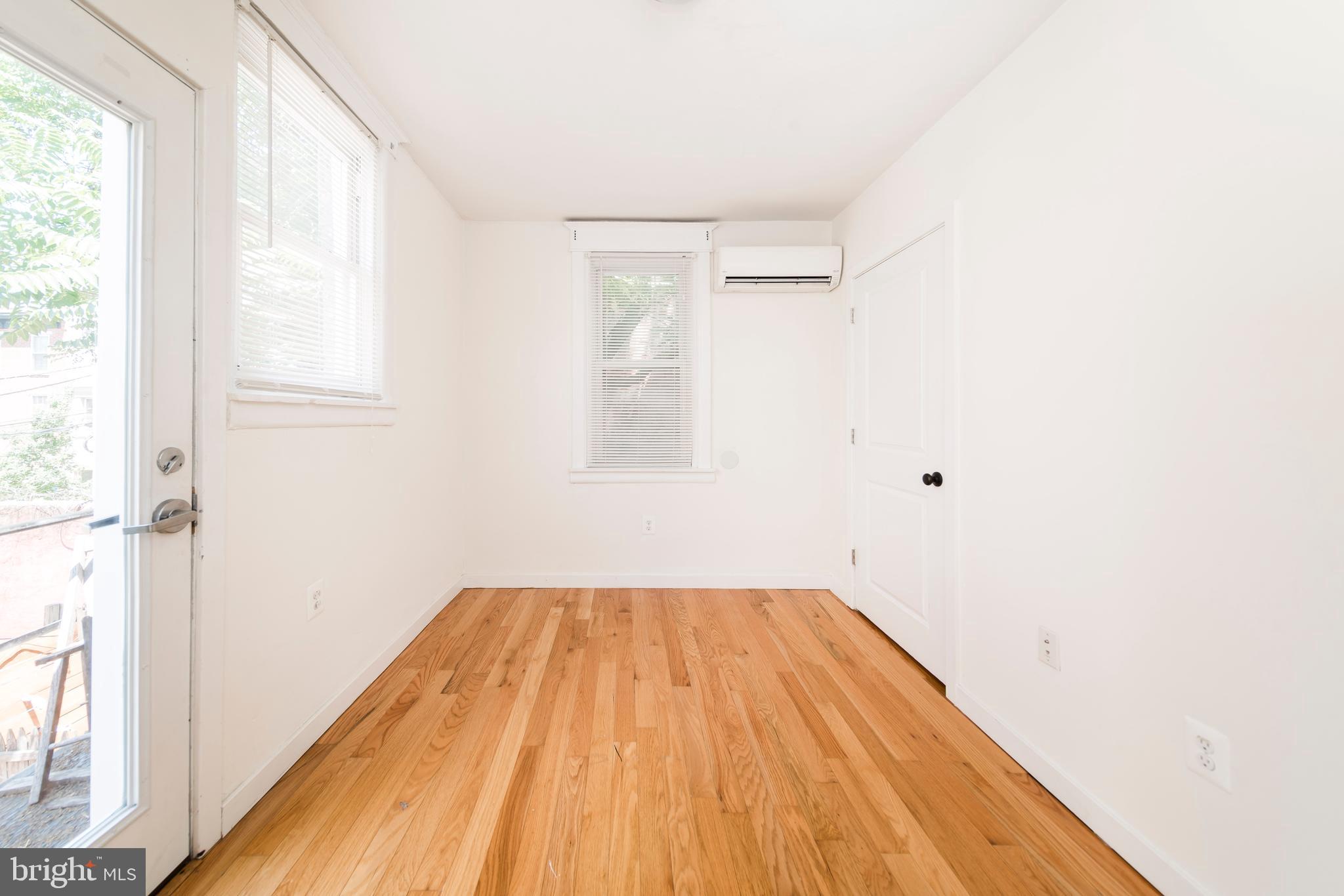 QUEEN VILLAGE - Residential Income