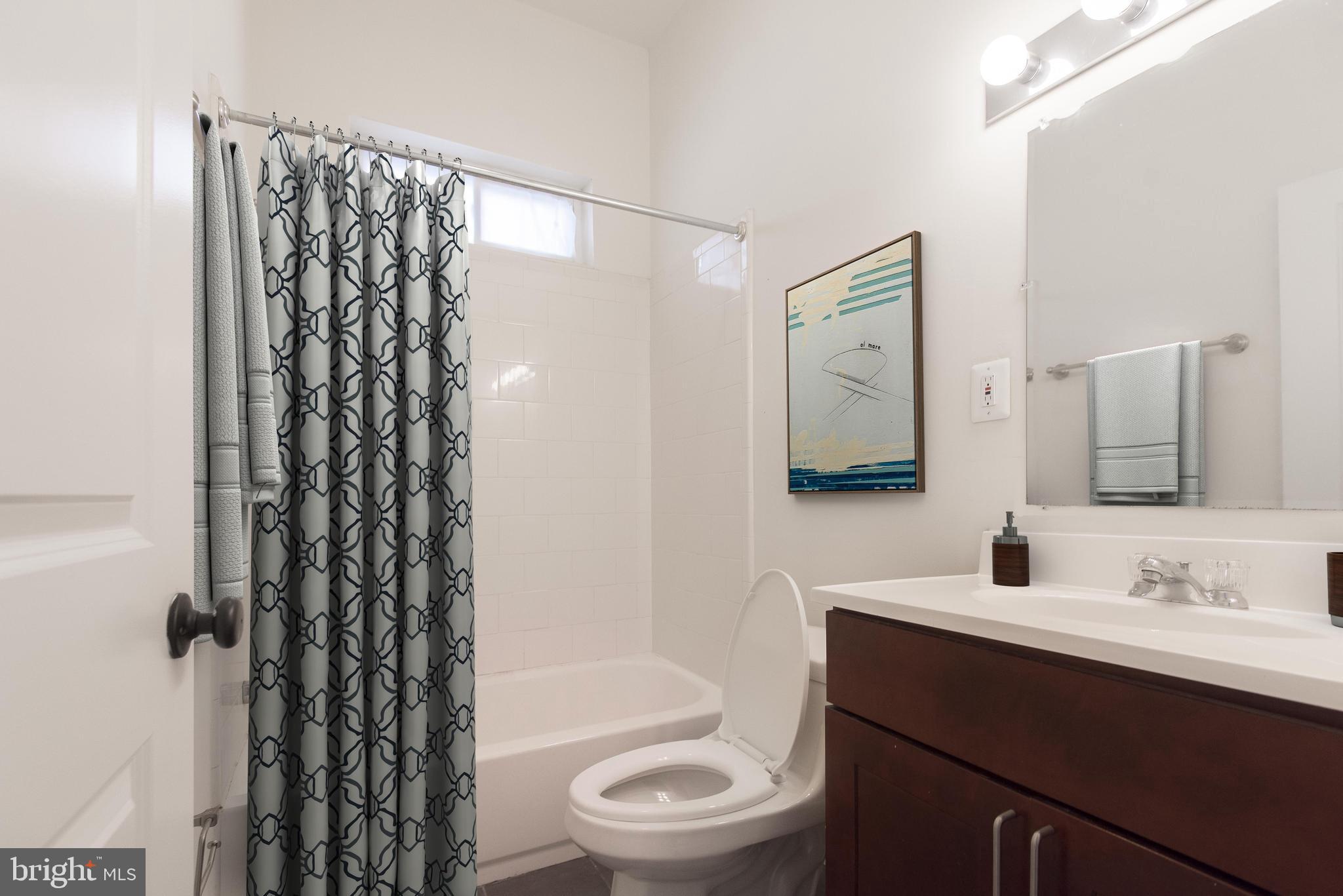 QUEEN VILLAGE - Residential Income