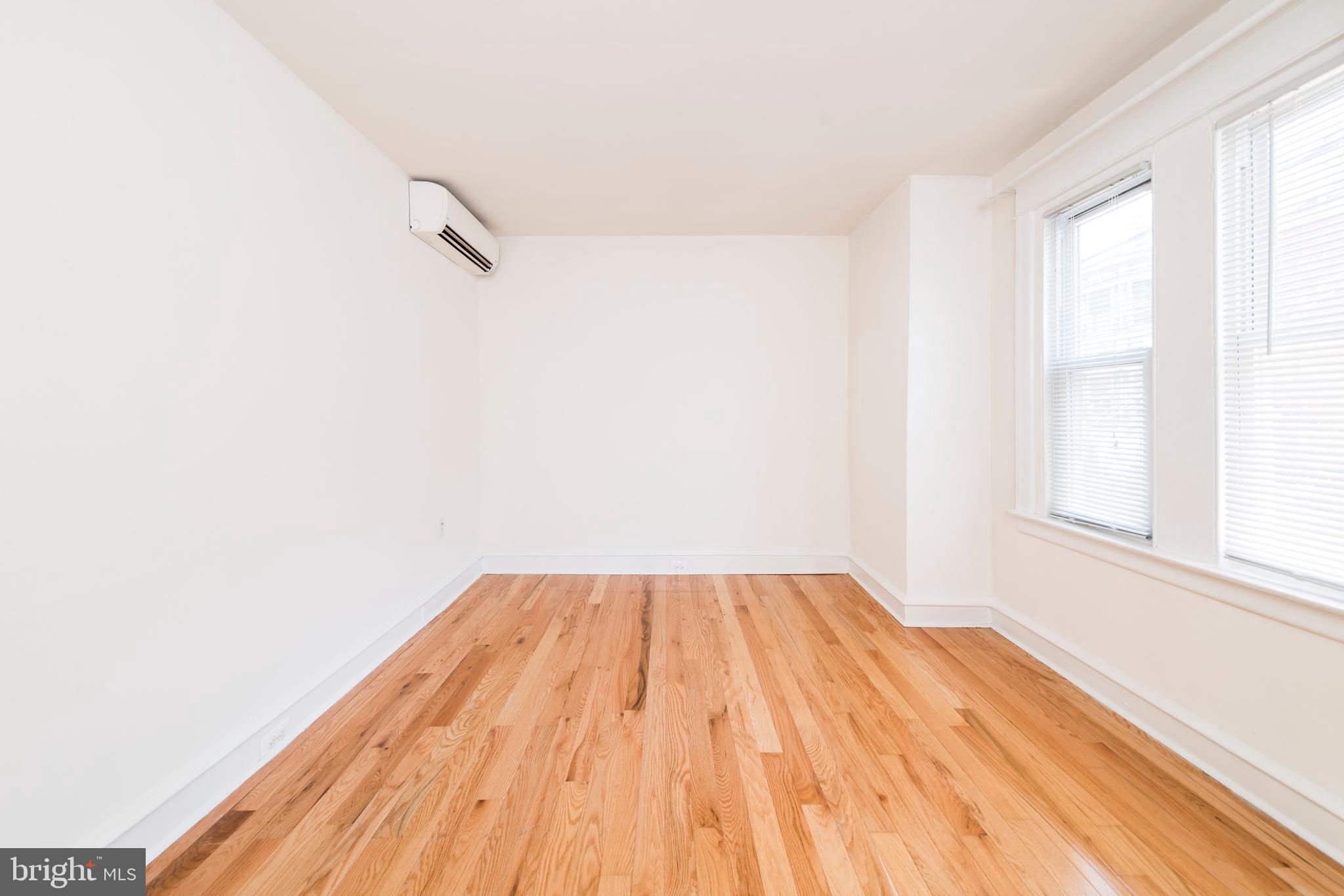 QUEEN VILLAGE - Residential Income