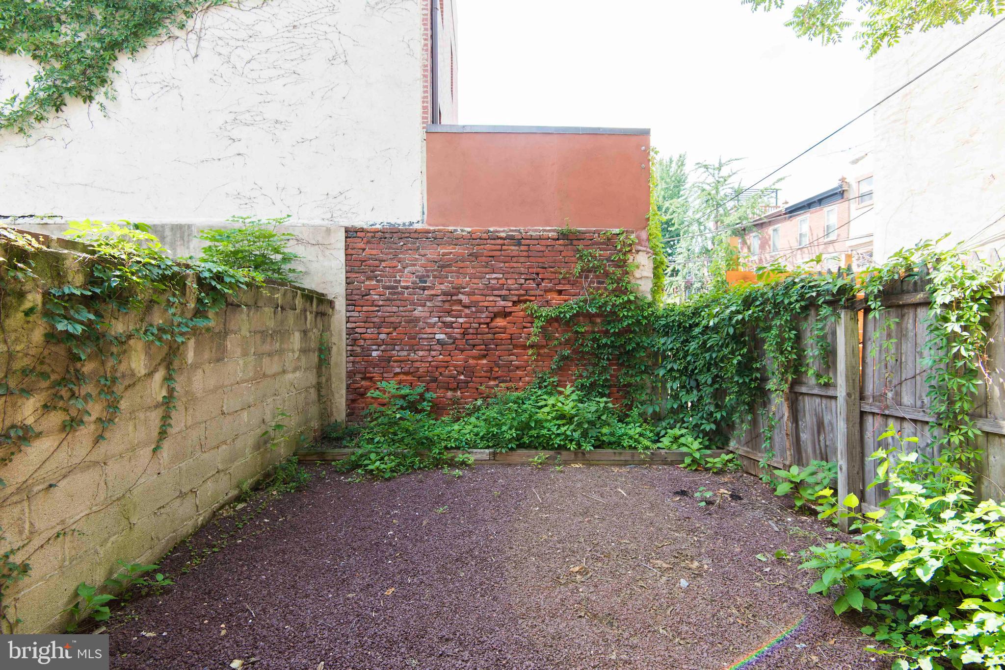 QUEEN VILLAGE - Residential Income