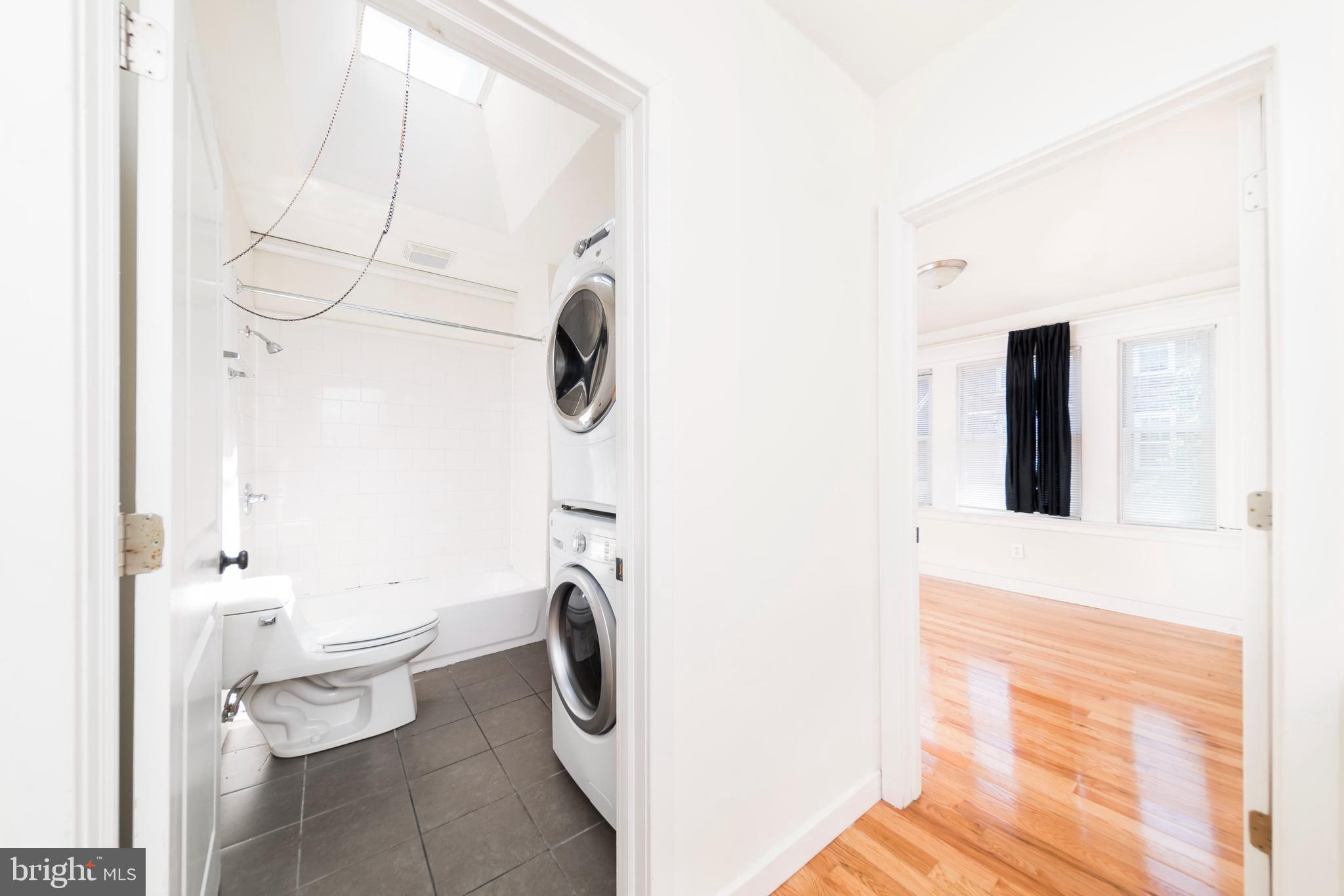 QUEEN VILLAGE - Residential Income