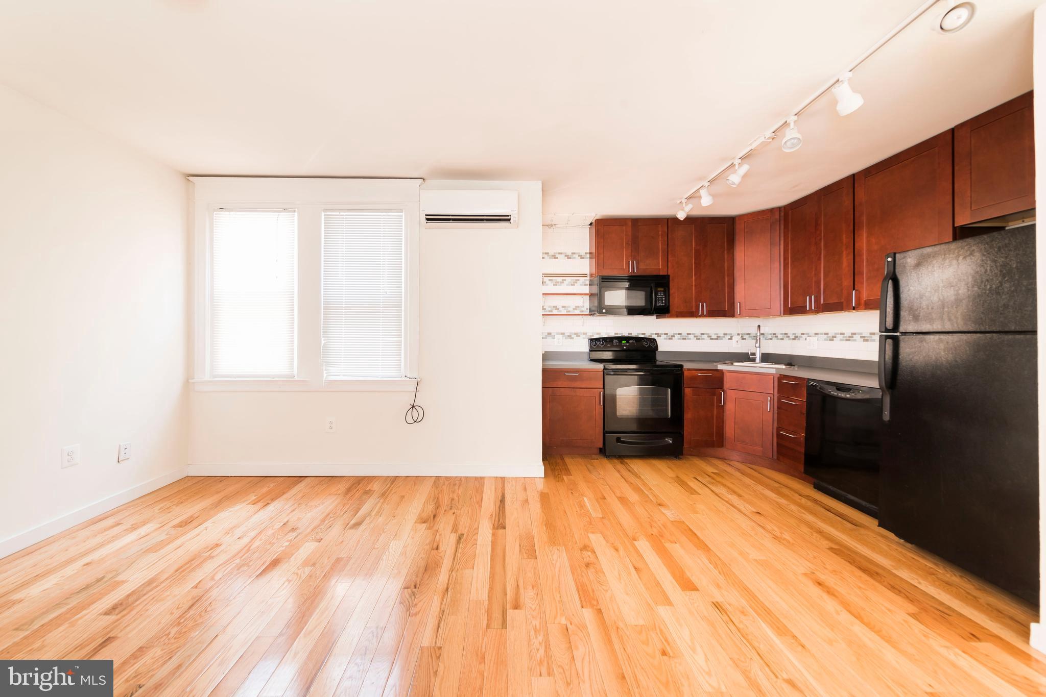 QUEEN VILLAGE - Residential Income