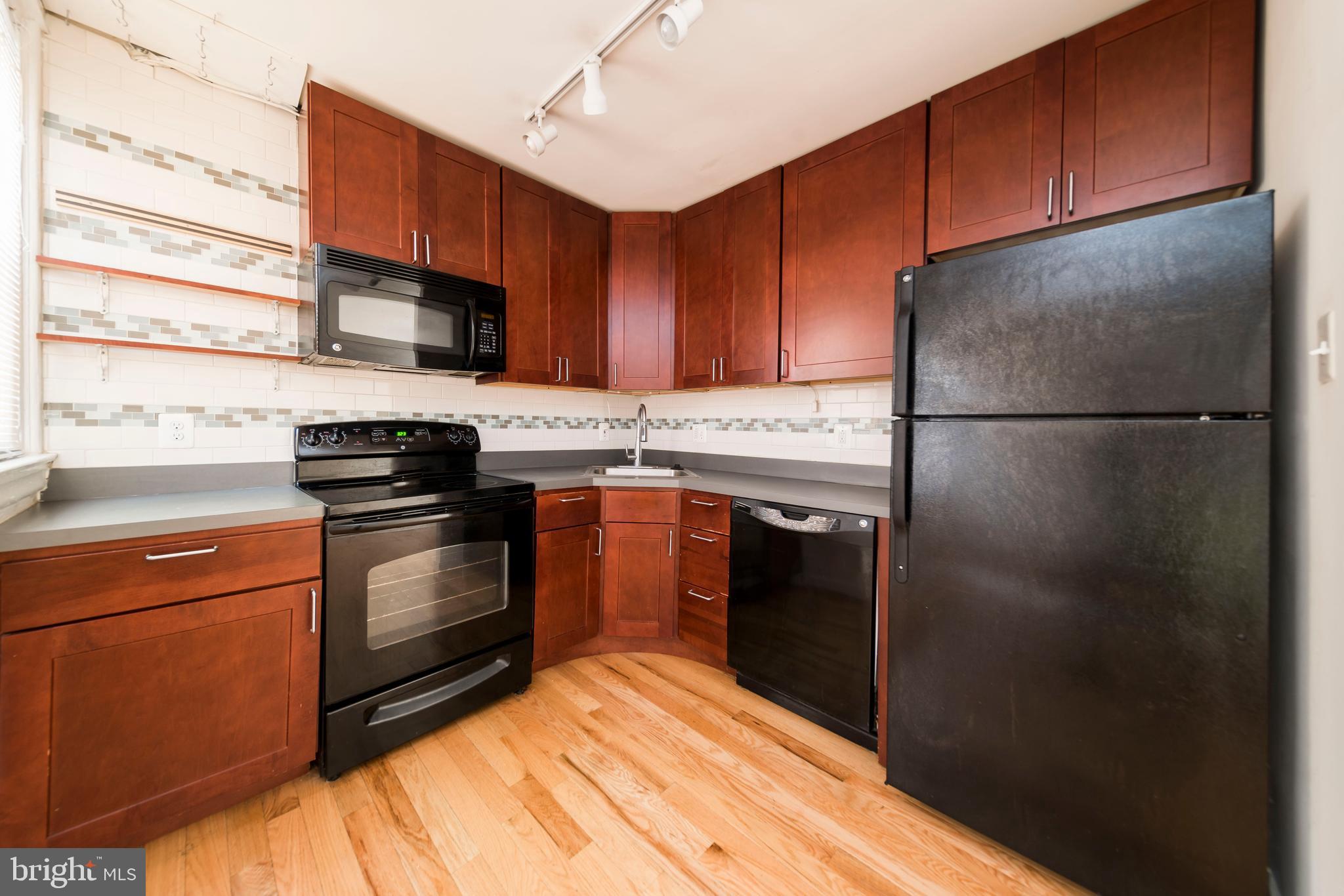 QUEEN VILLAGE - Residential Income