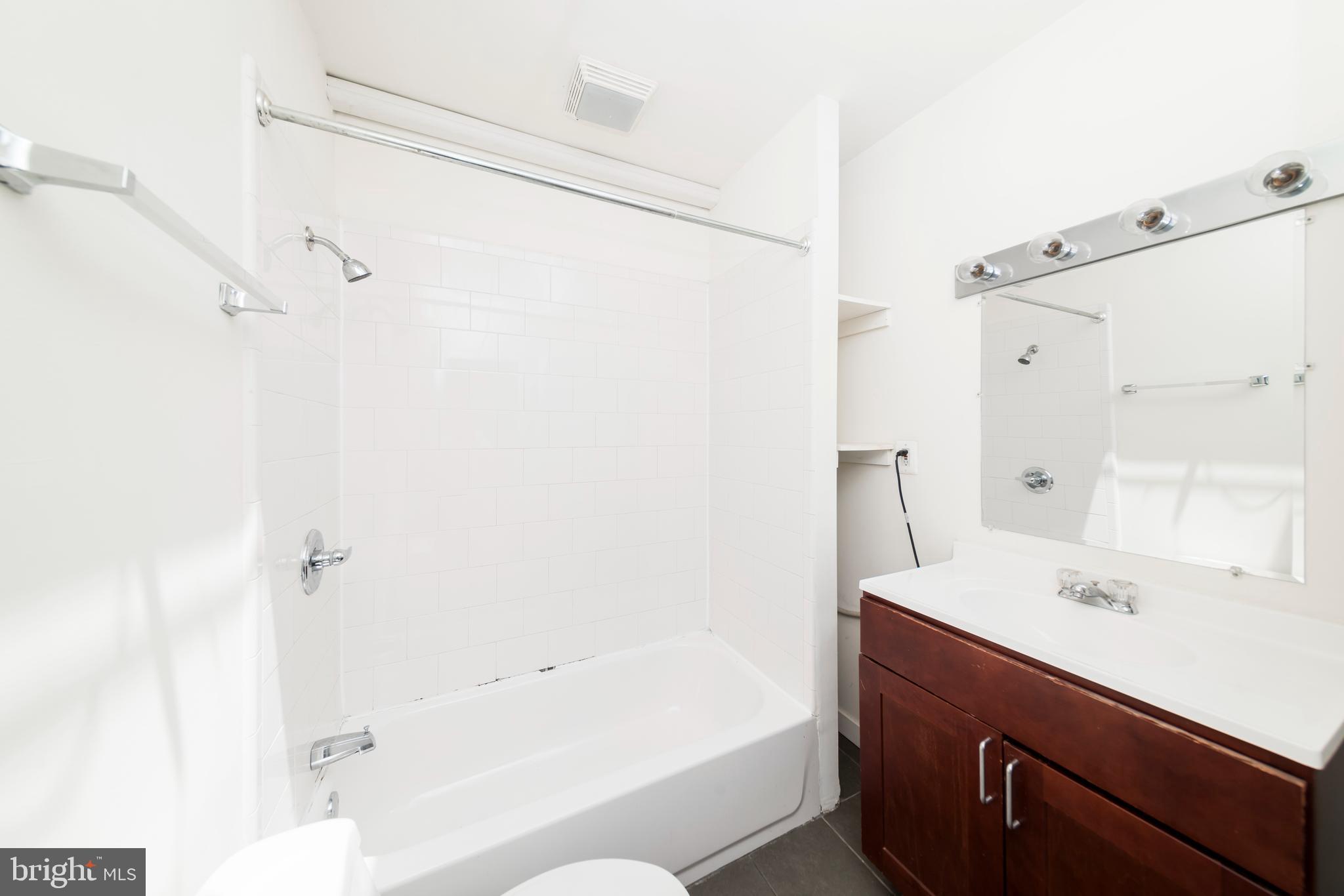 QUEEN VILLAGE - Residential Income