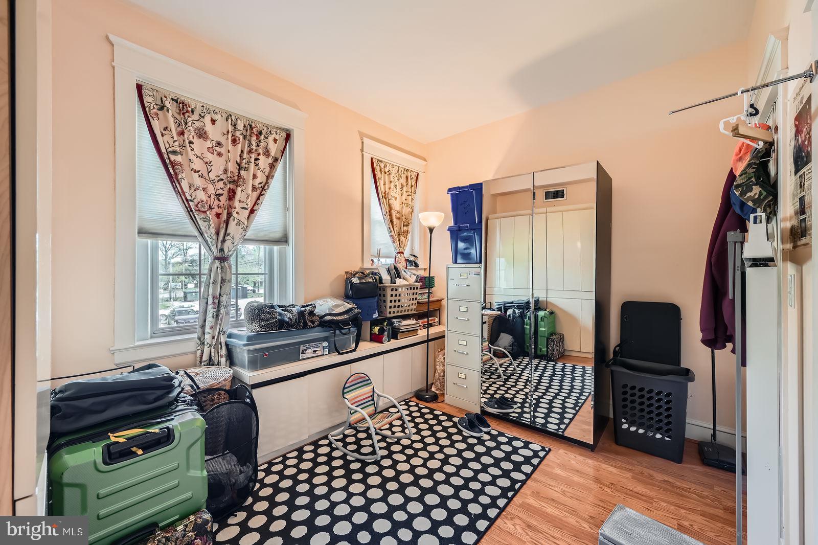 ARLINGTON PARK CONDOMINIUMS - Residential