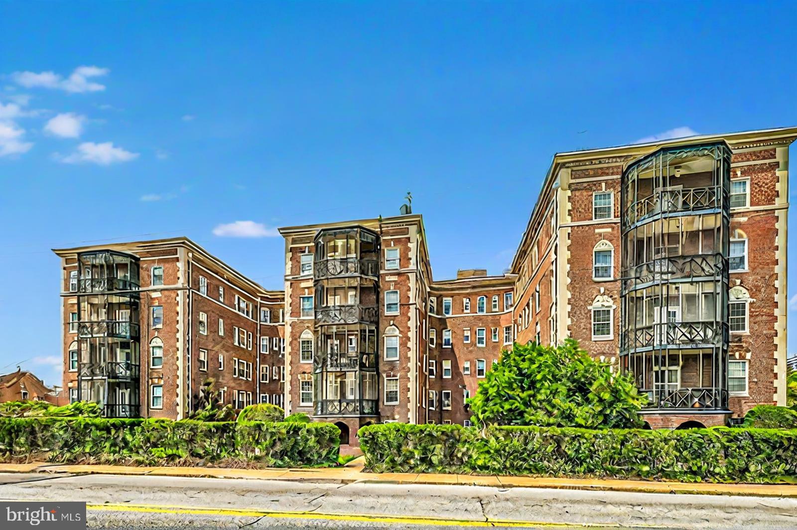 ARLINGTON PARK CONDOMINIUMS - Residential