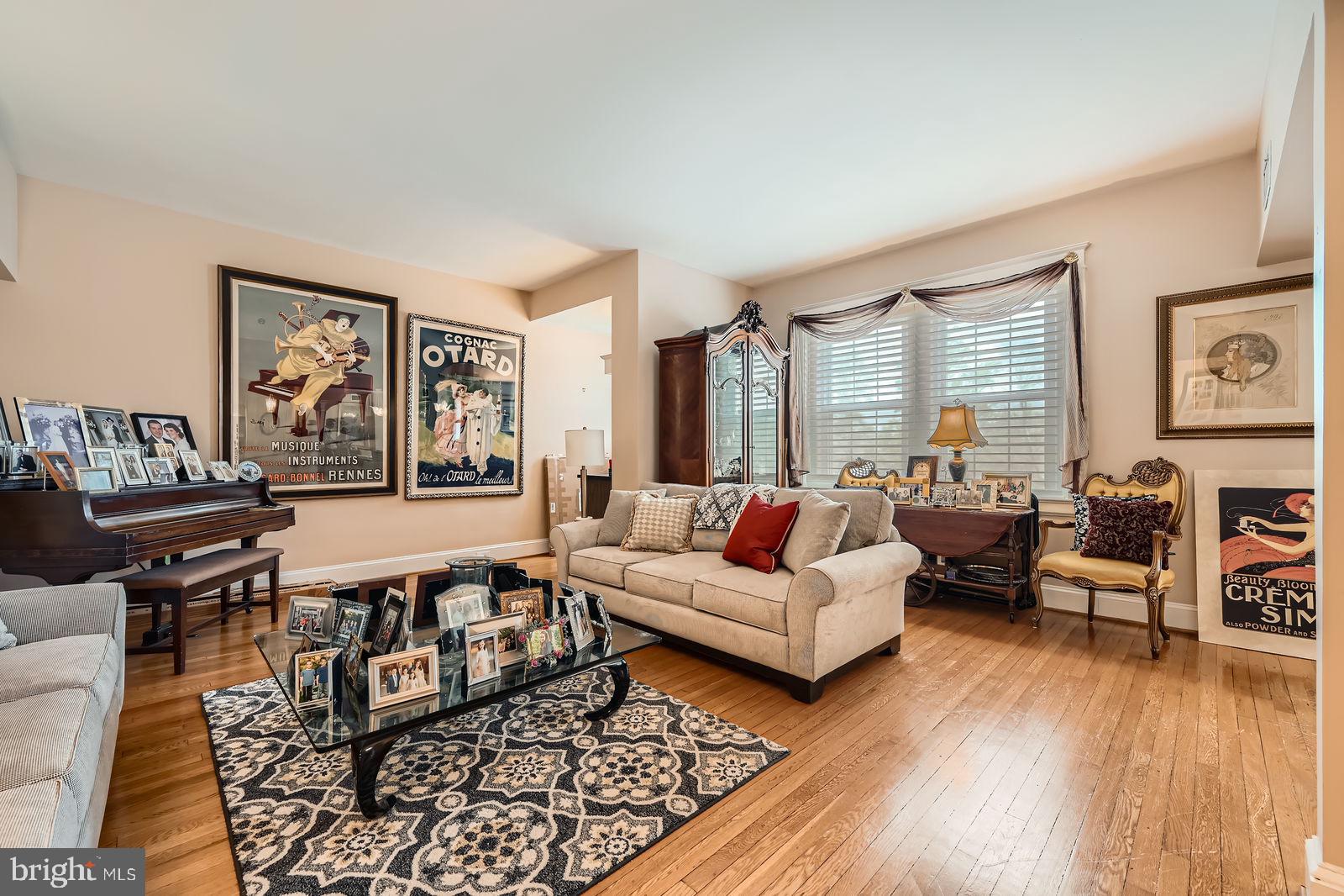 ARLINGTON PARK CONDOMINIUMS - Residential