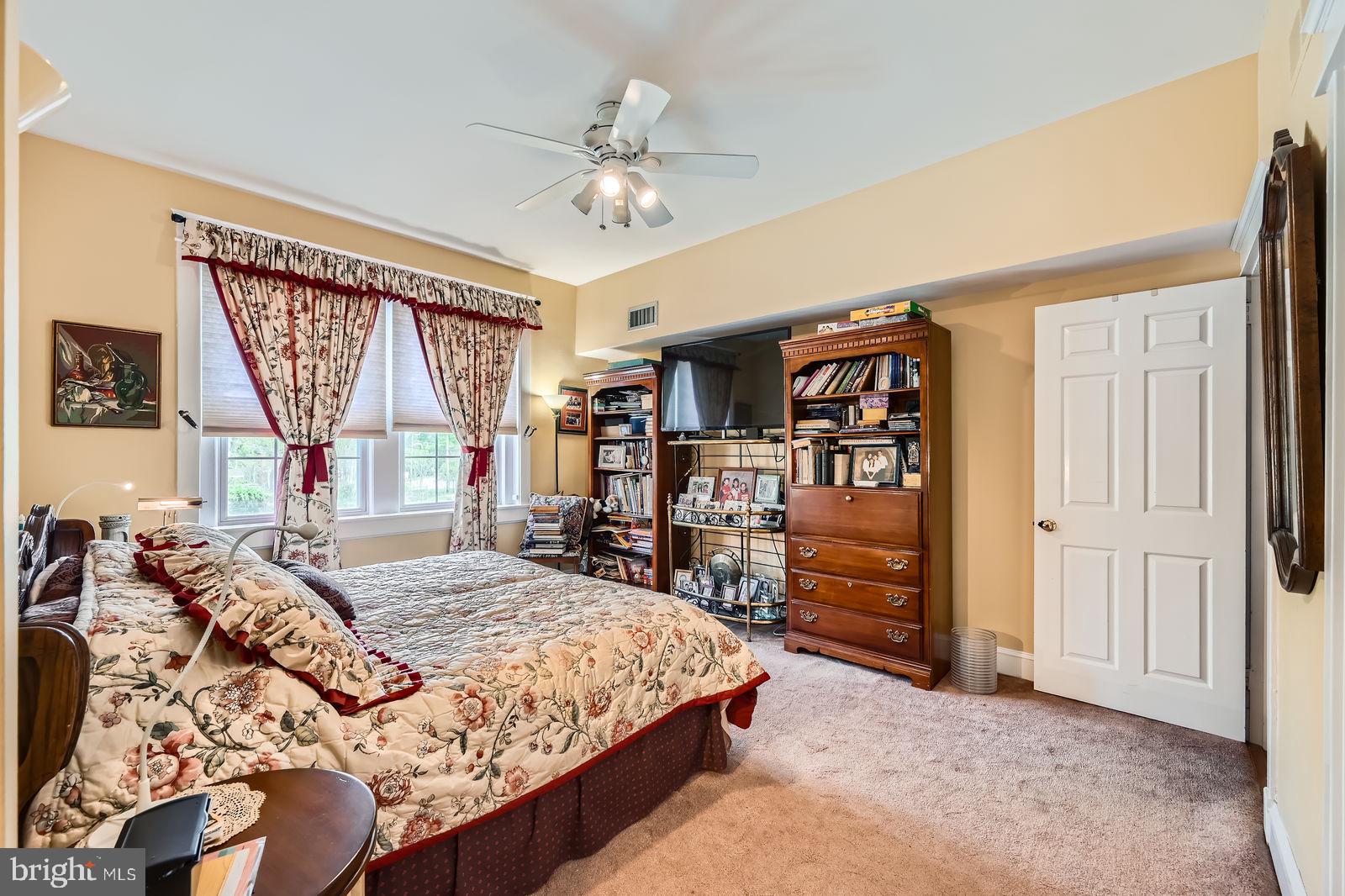 ARLINGTON PARK CONDOMINIUMS - Residential