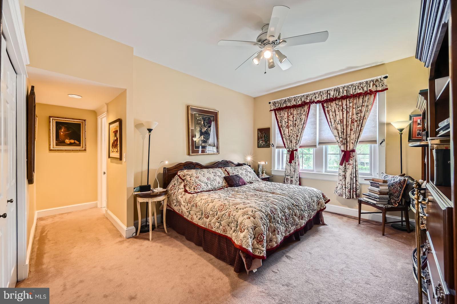 ARLINGTON PARK CONDOMINIUMS - Residential