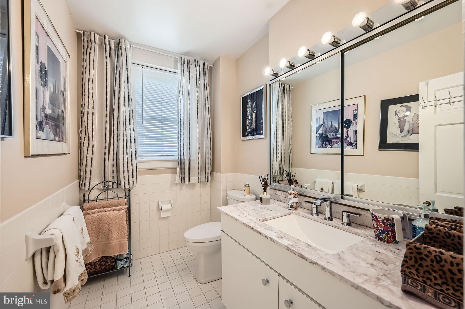 ARLINGTON PARK CONDOMINIUMS - Residential