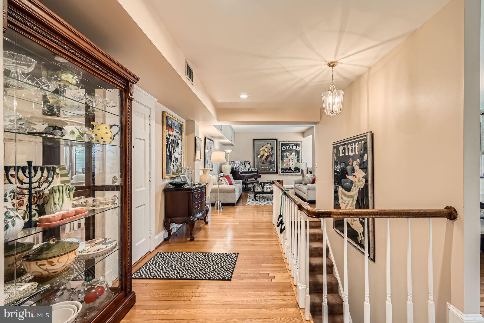 ARLINGTON PARK CONDOMINIUMS - Residential
