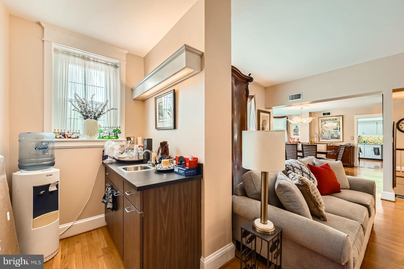 ARLINGTON PARK CONDOMINIUMS - Residential