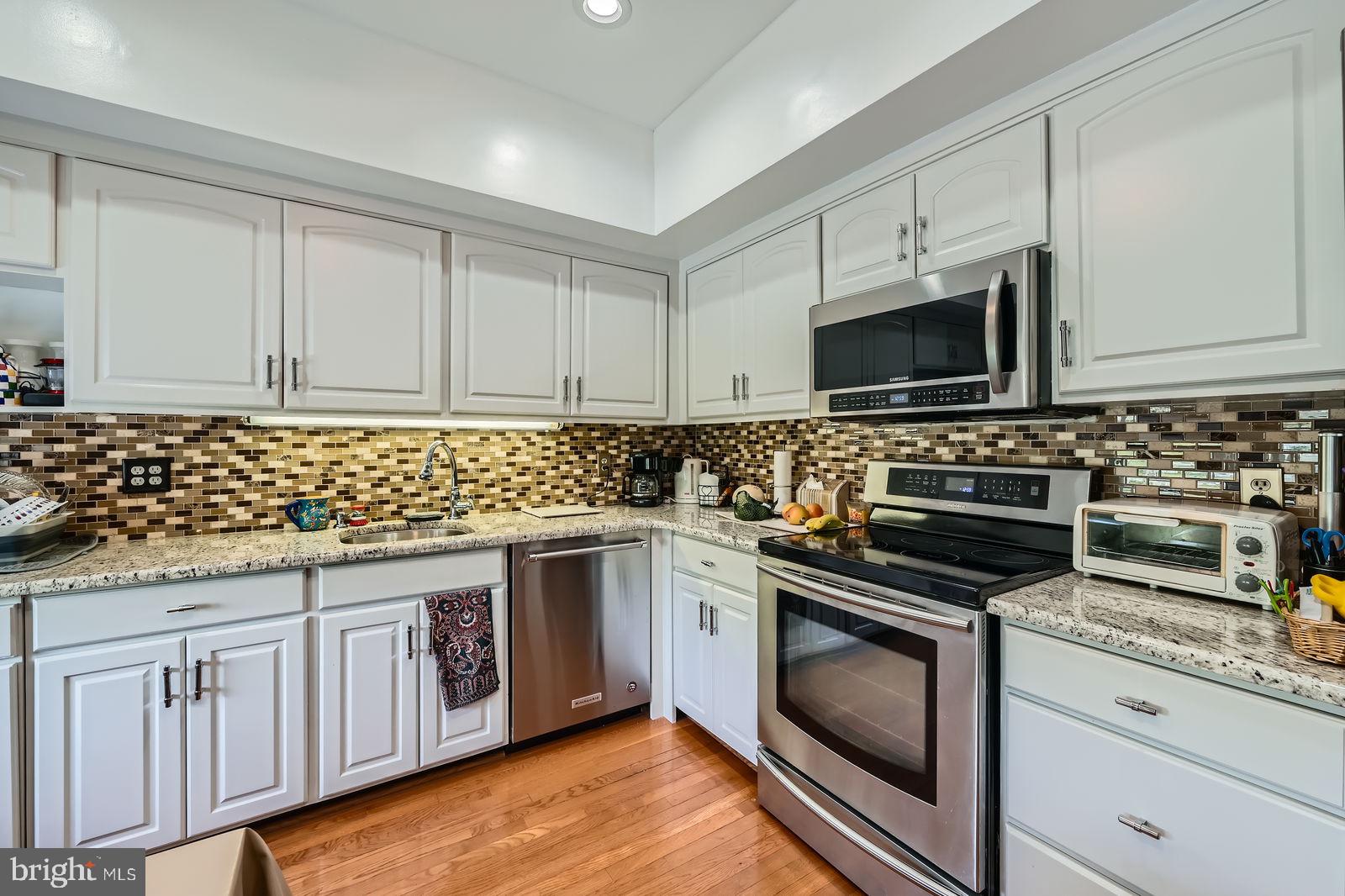ARLINGTON PARK CONDOMINIUMS - Residential