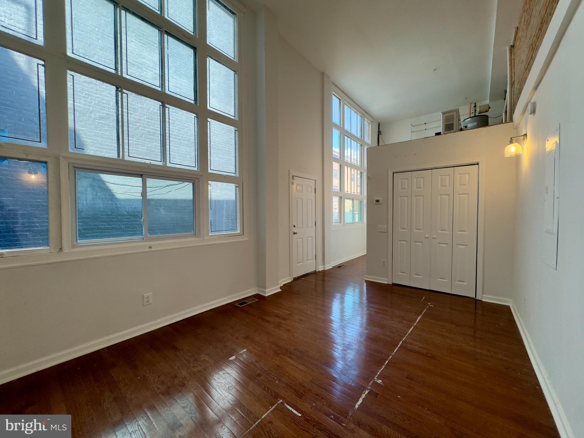 DOWNTOWN - Residential Lease