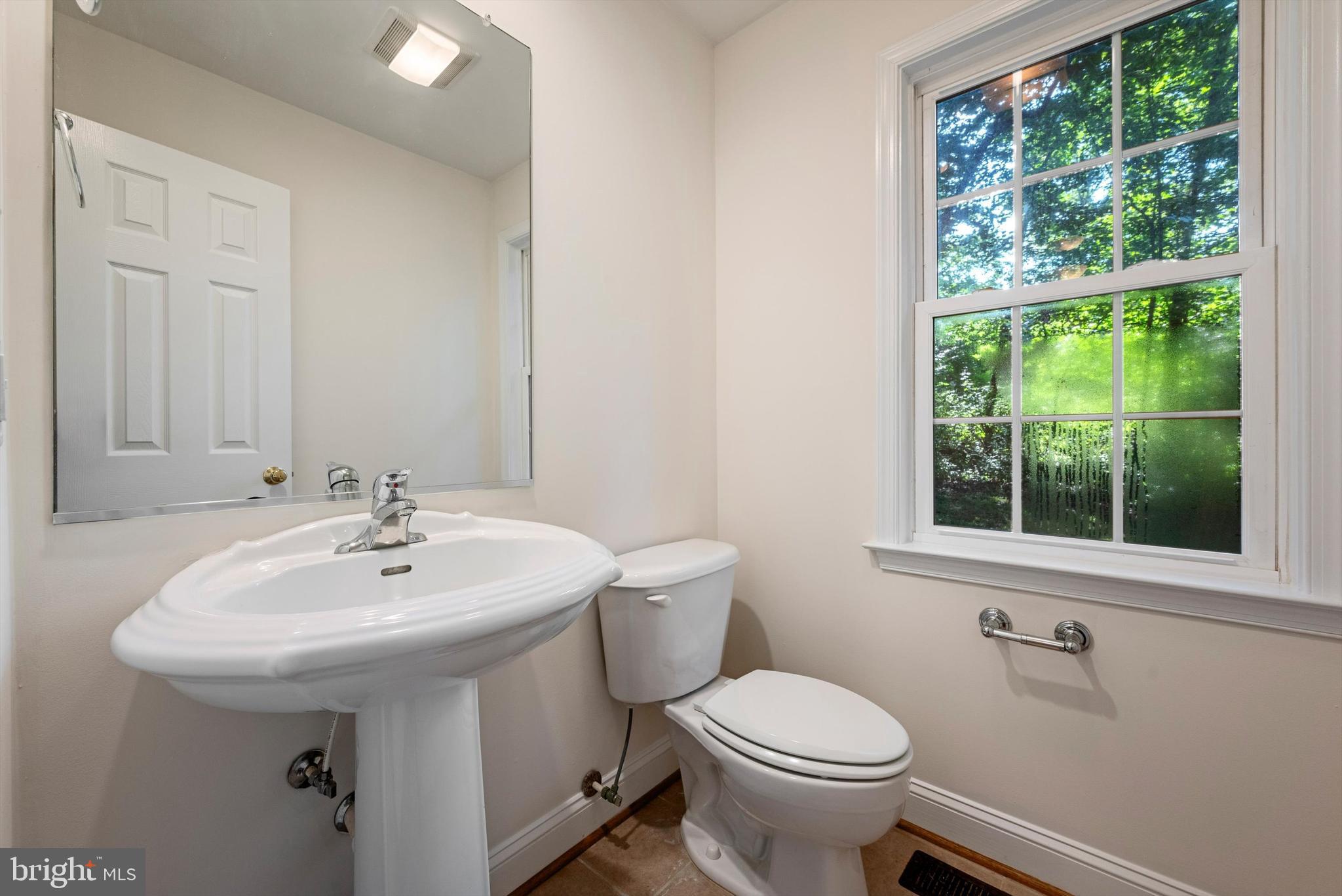 SHEN SHORES - Residential Lease