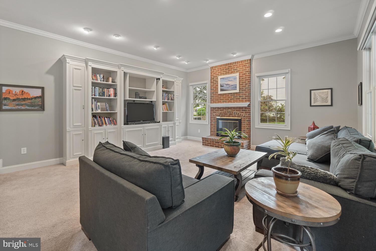 WINDSOR KNOLLS - Residential