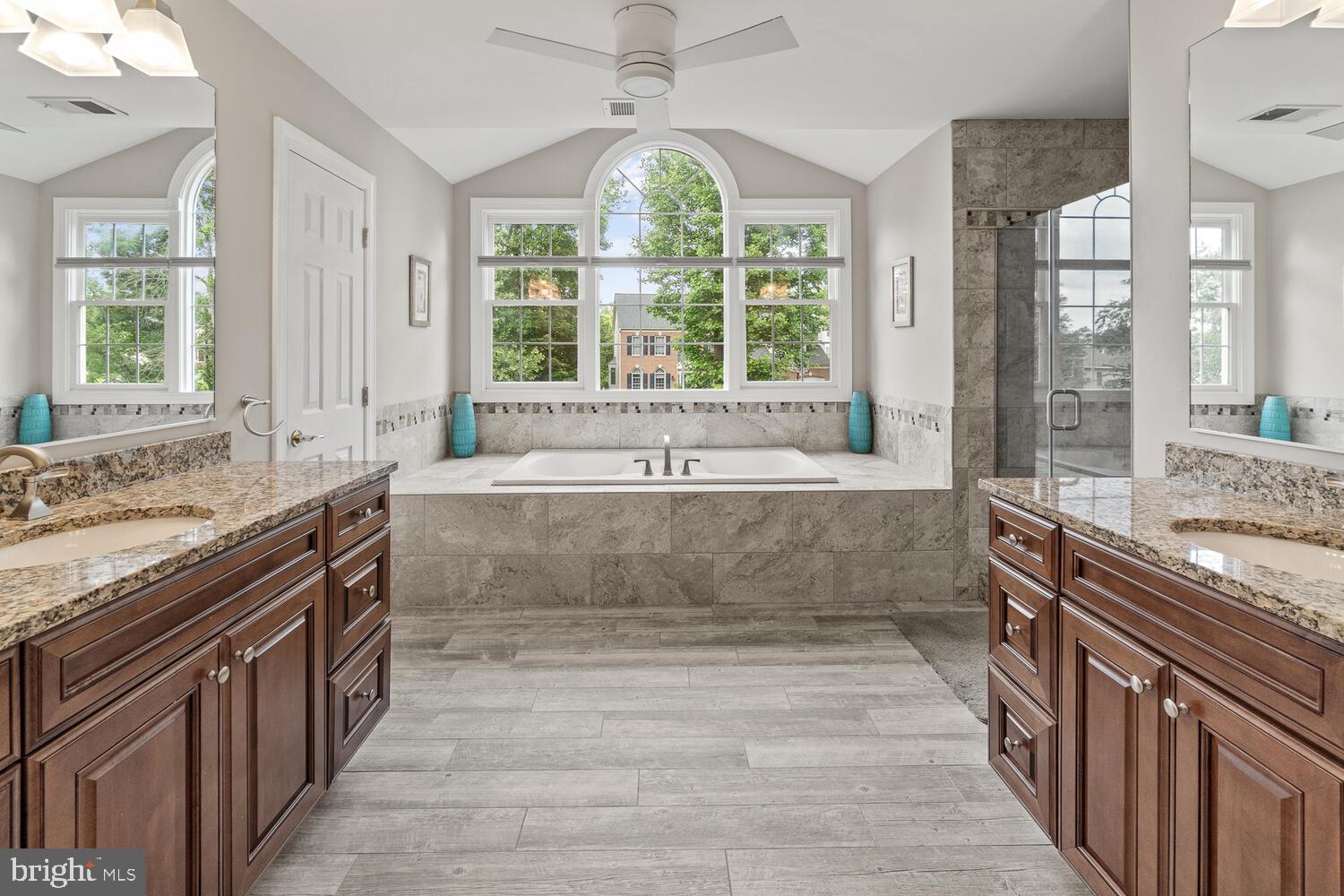 WINDSOR KNOLLS - Residential