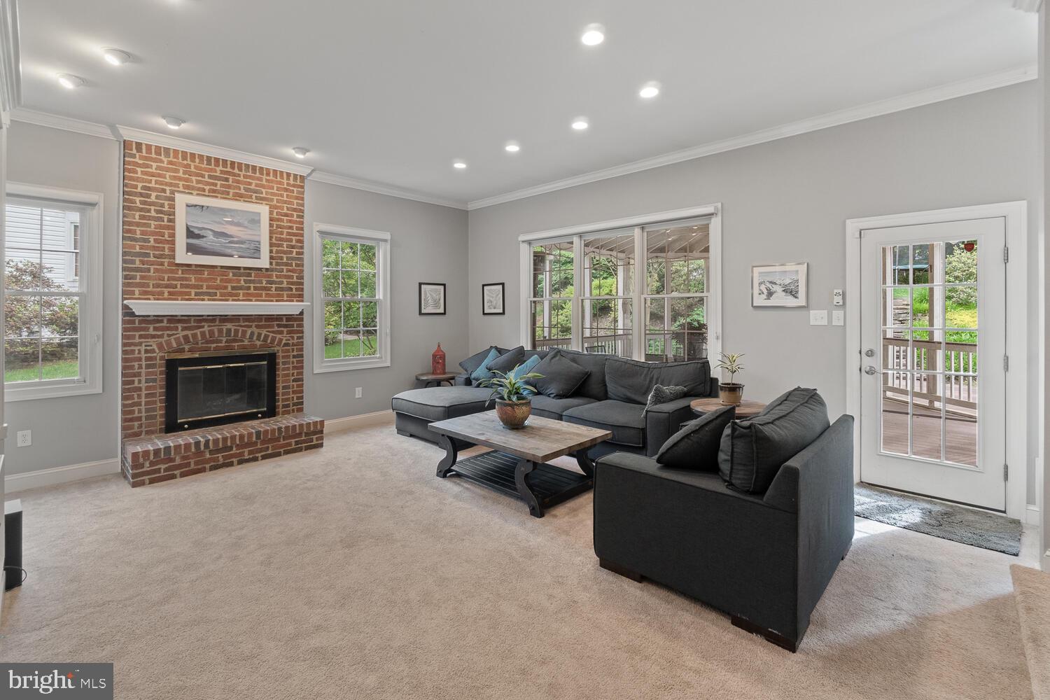 WINDSOR KNOLLS - Residential