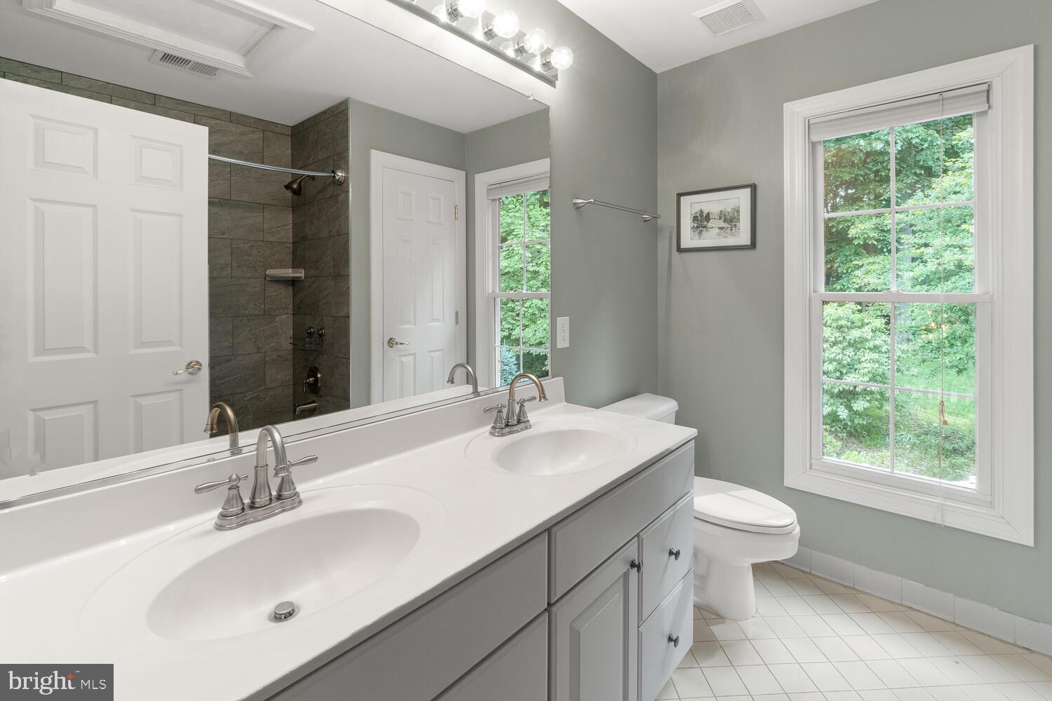 WINDSOR KNOLLS - Residential