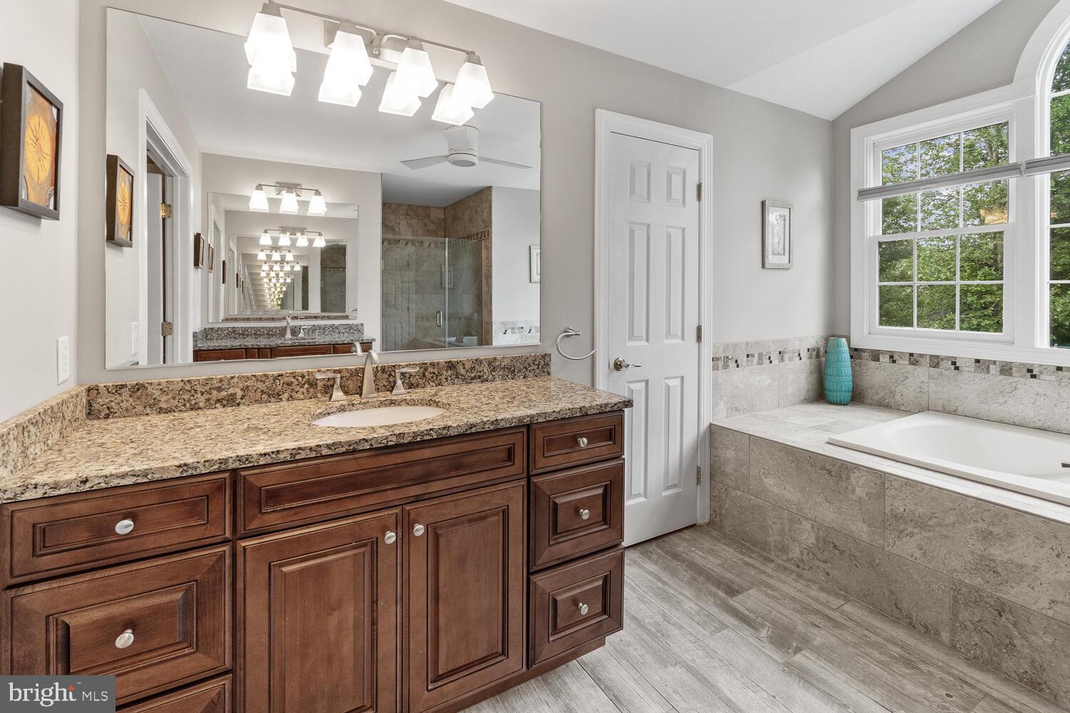 WINDSOR KNOLLS - Residential