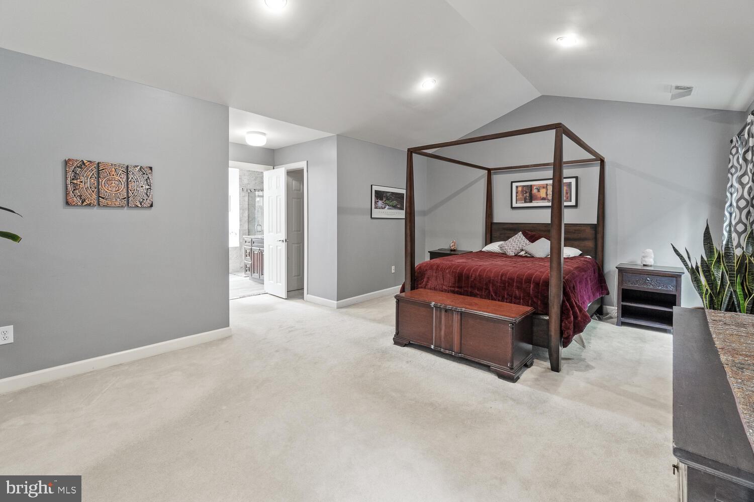 WINDSOR KNOLLS - Residential