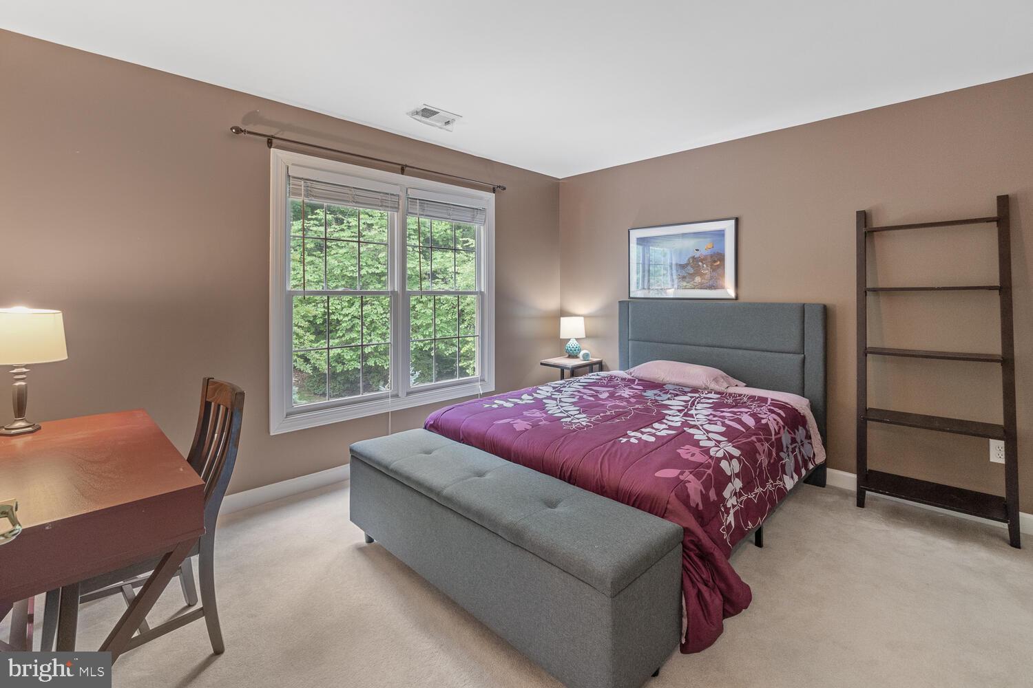 WINDSOR KNOLLS - Residential