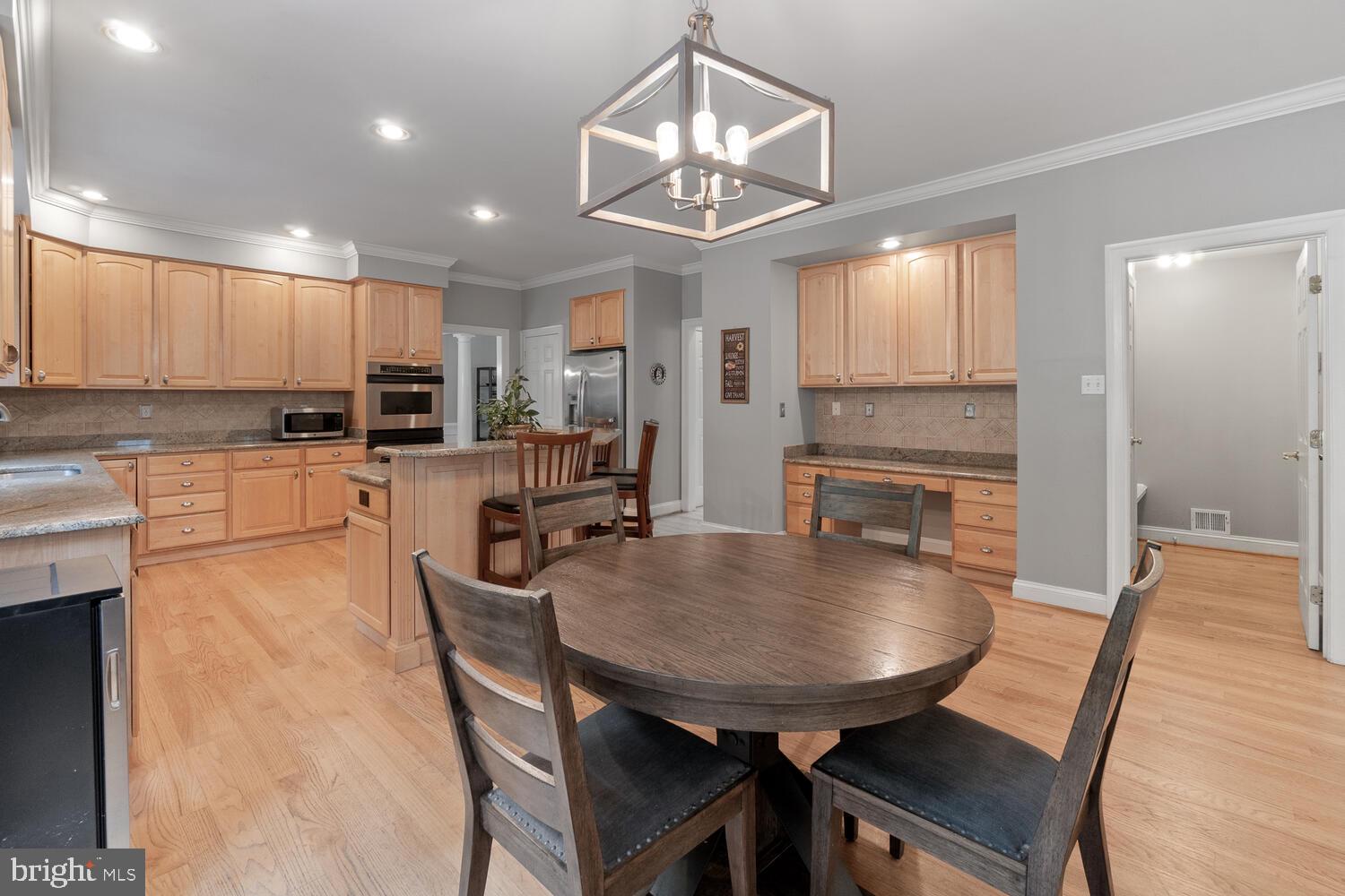 WINDSOR KNOLLS - Residential