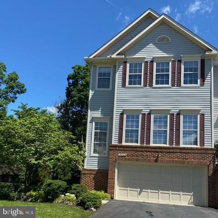 sold premarket with listing agent Heather Reis-Platter