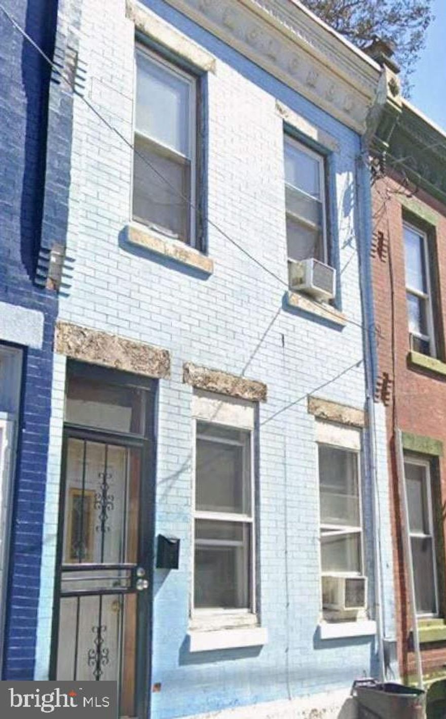 Attention investors and DIY enthusiasts! Multiple exit strategies: finish this remodel then either flip, rent or
move in! Home being sold as is. Cash preferred but will consider financed all offers. Do not knock on door or approach house without prior communication.