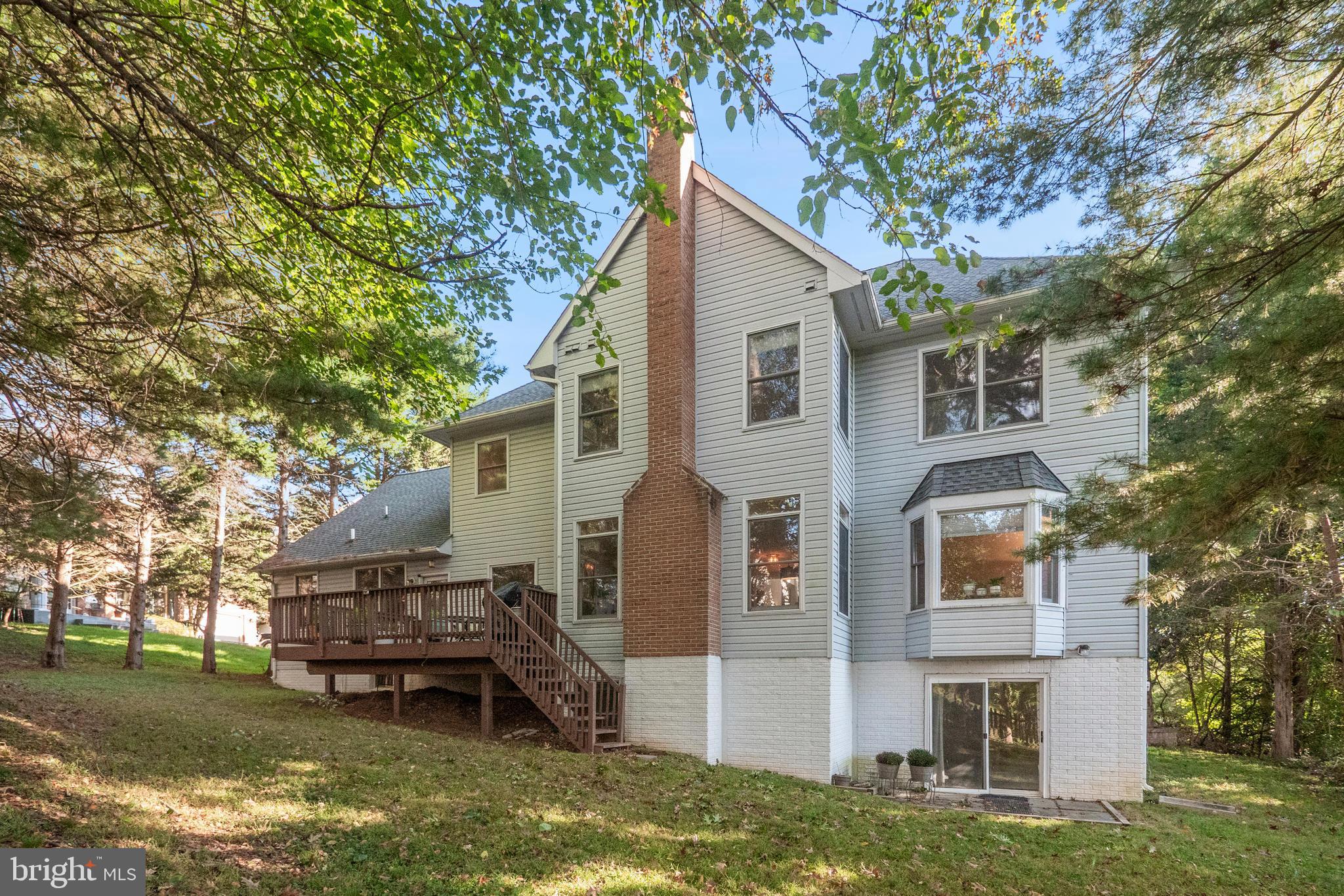 QUINCE ORCHARD KNOLLS - Residential