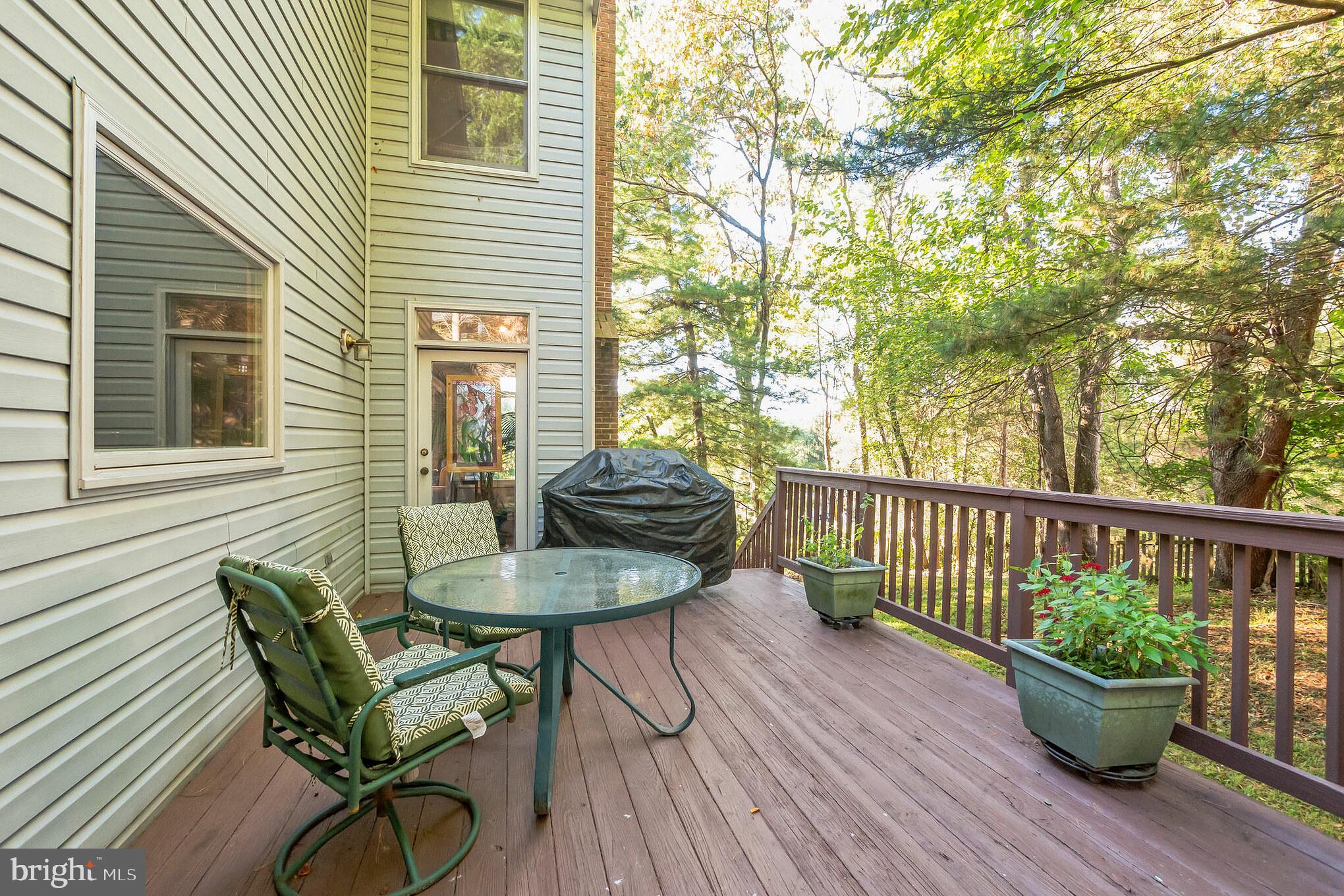 QUINCE ORCHARD KNOLLS - Residential