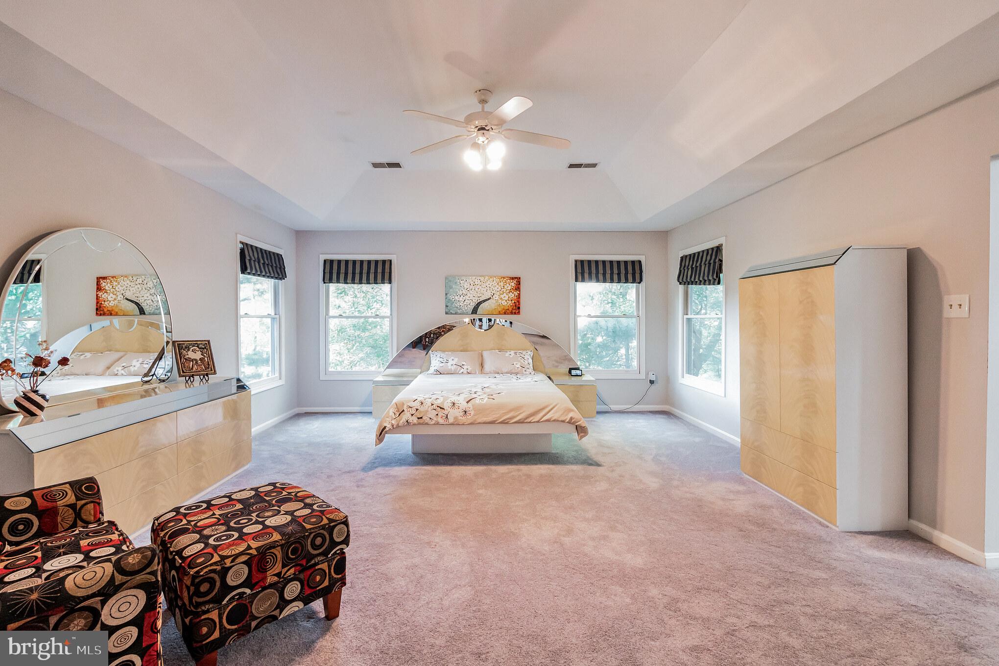 QUINCE ORCHARD KNOLLS - Residential