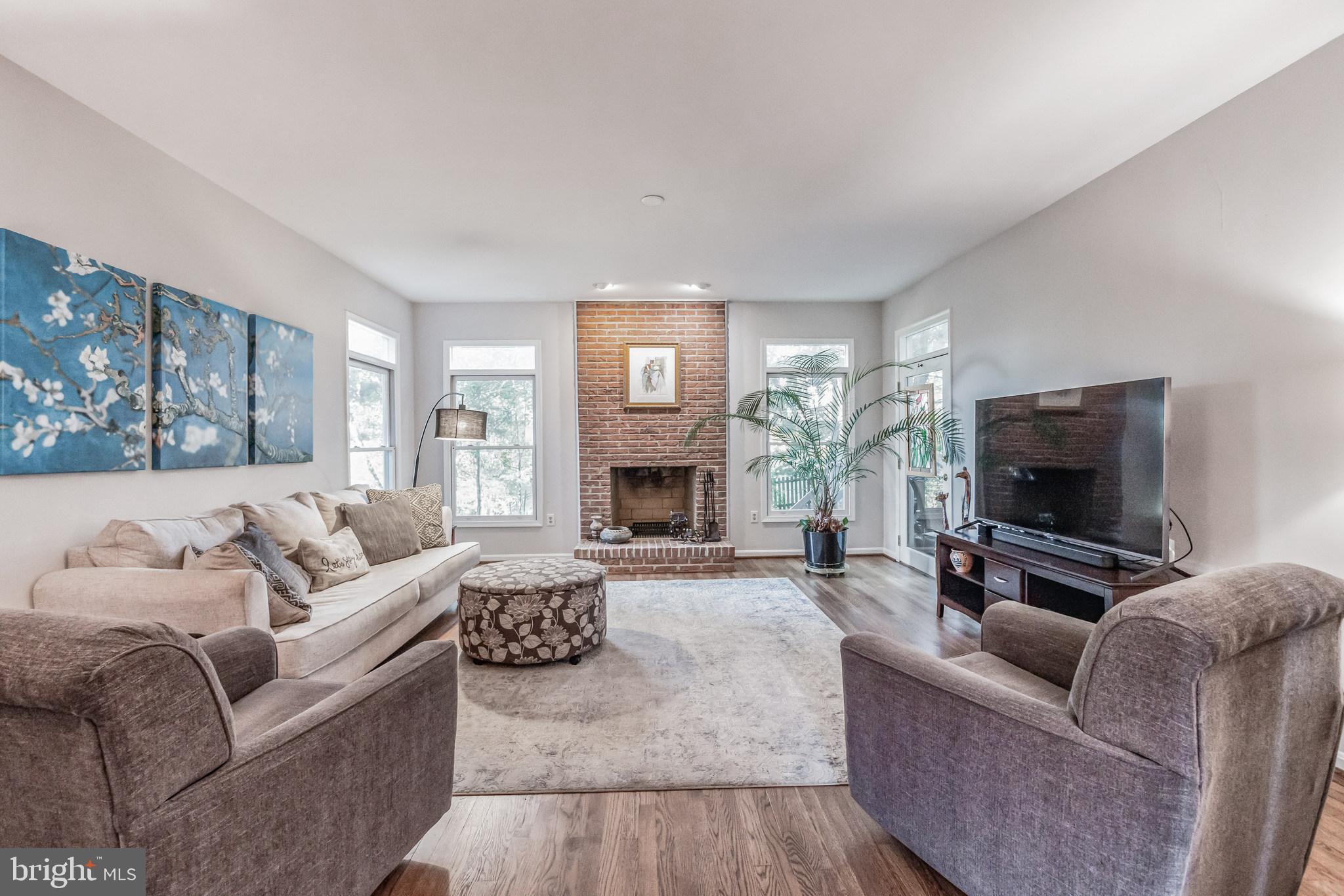 QUINCE ORCHARD KNOLLS - Residential