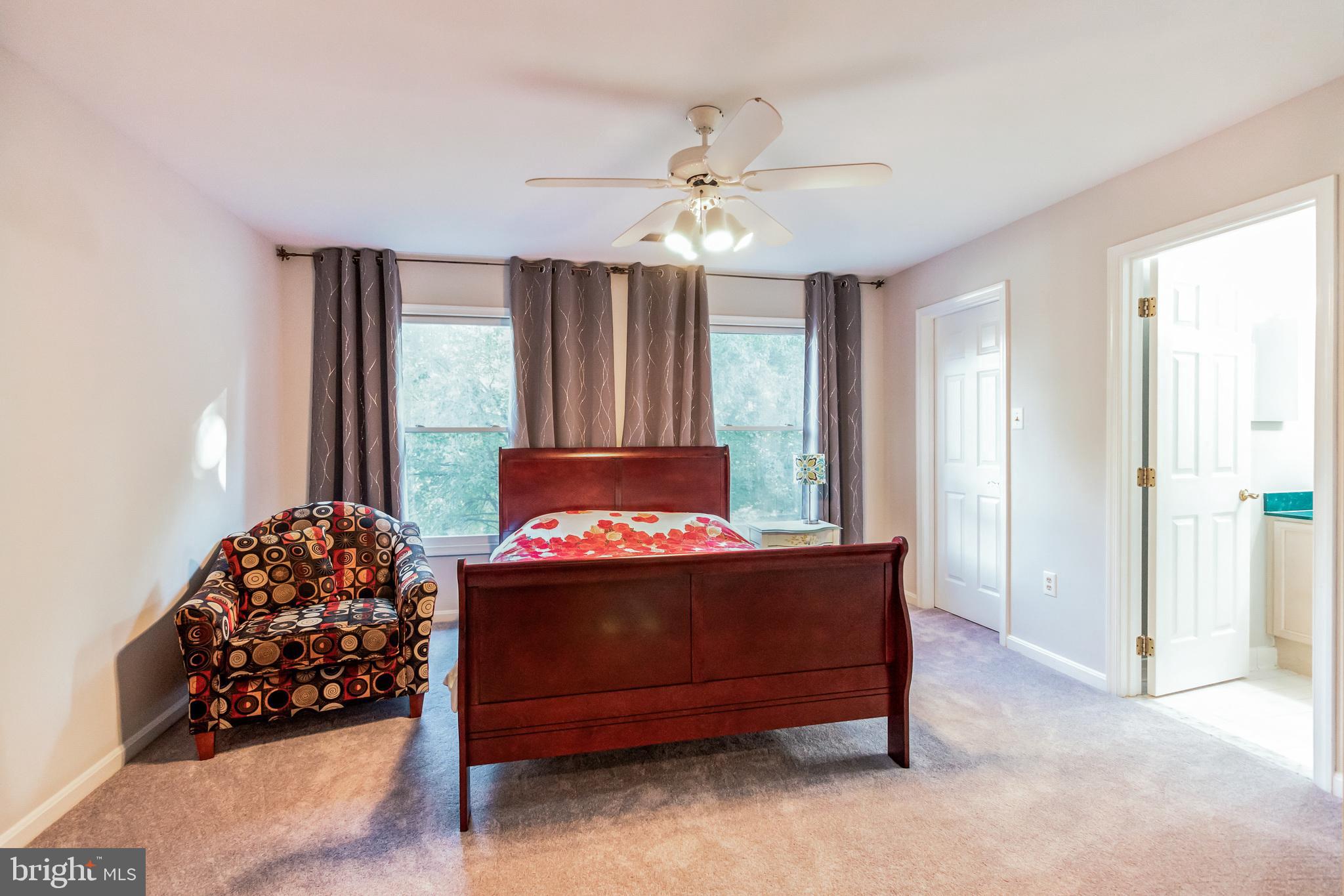 QUINCE ORCHARD KNOLLS - Residential